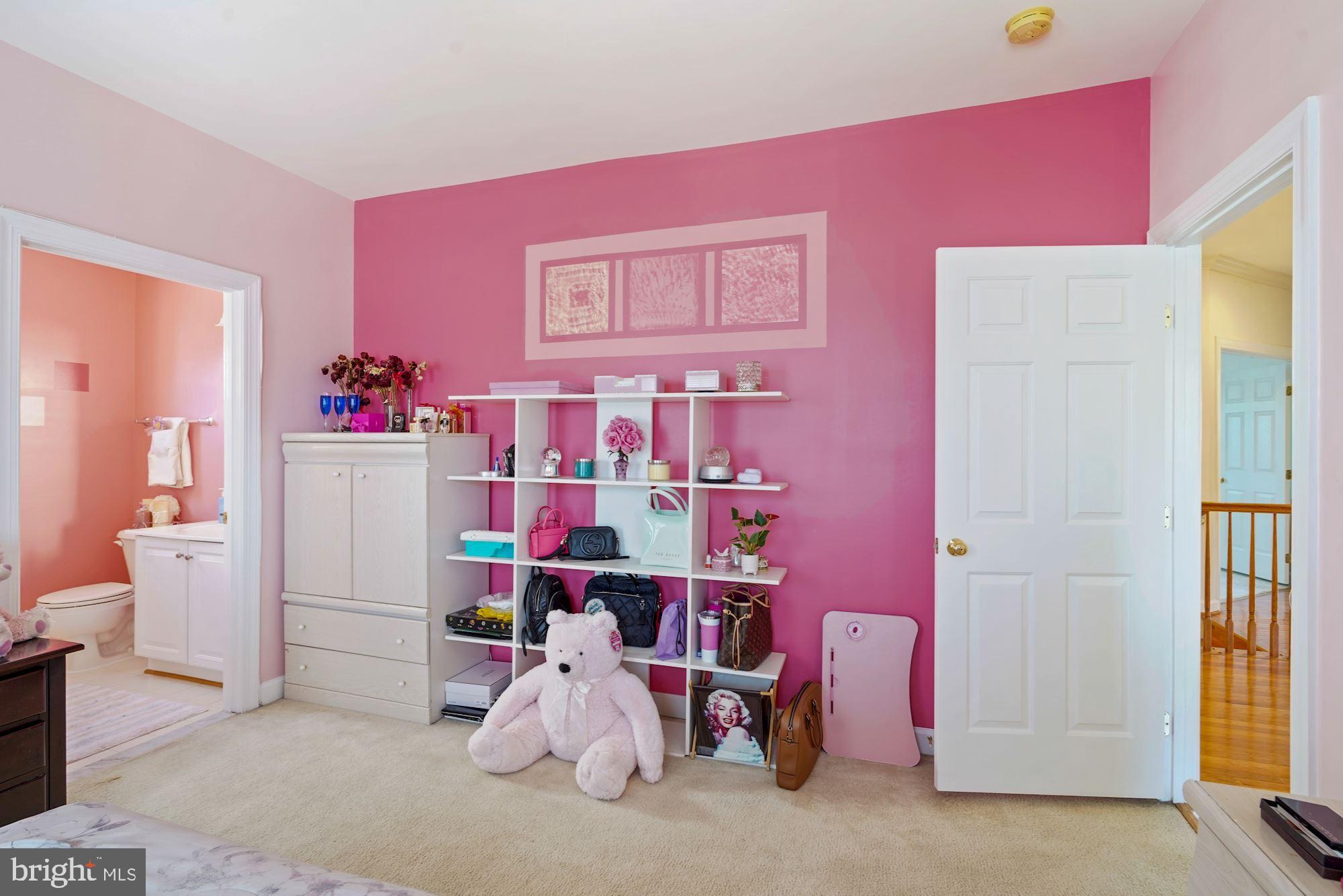 WINDSOR KNOLL - Residential