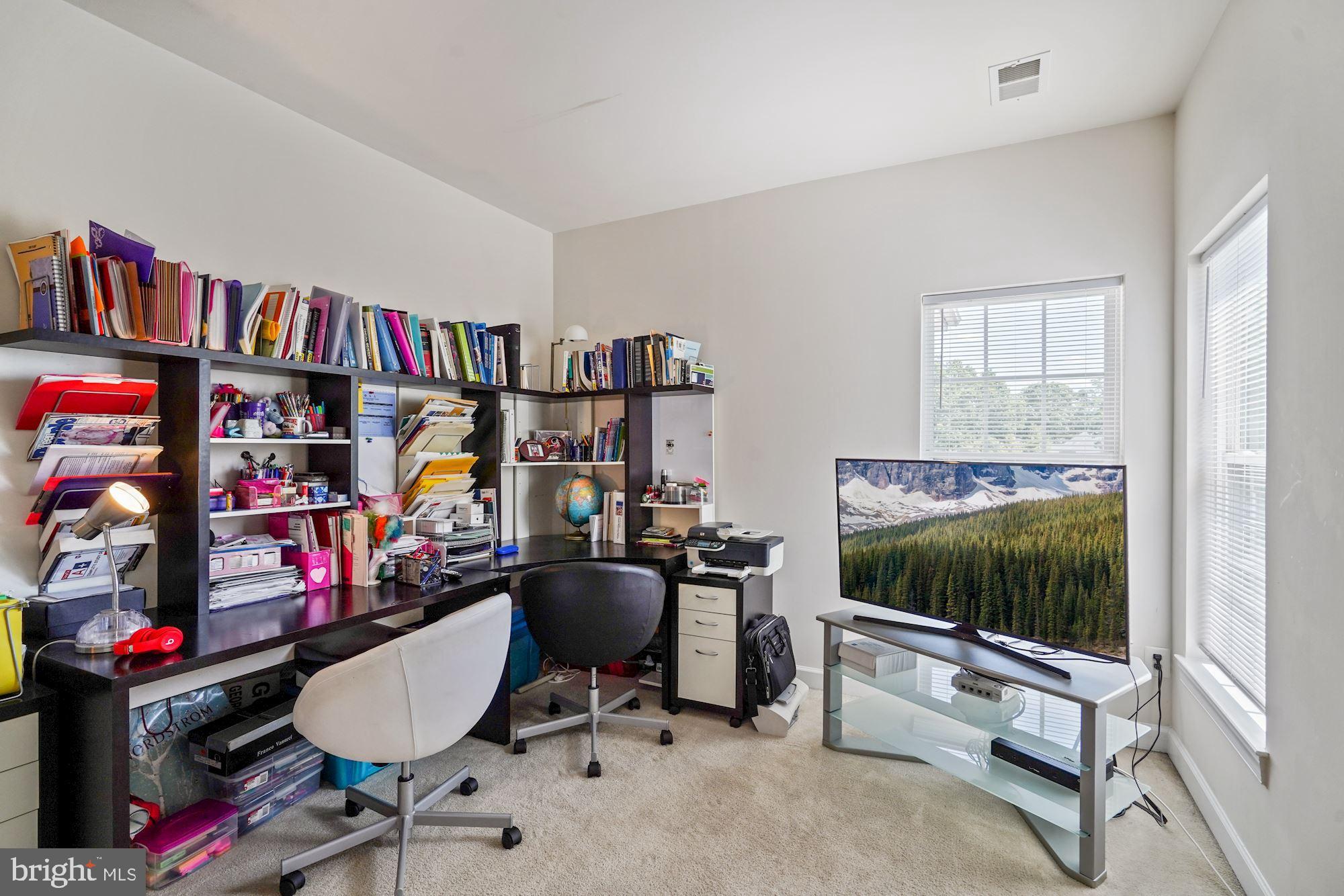 WINDSOR KNOLL - Residential