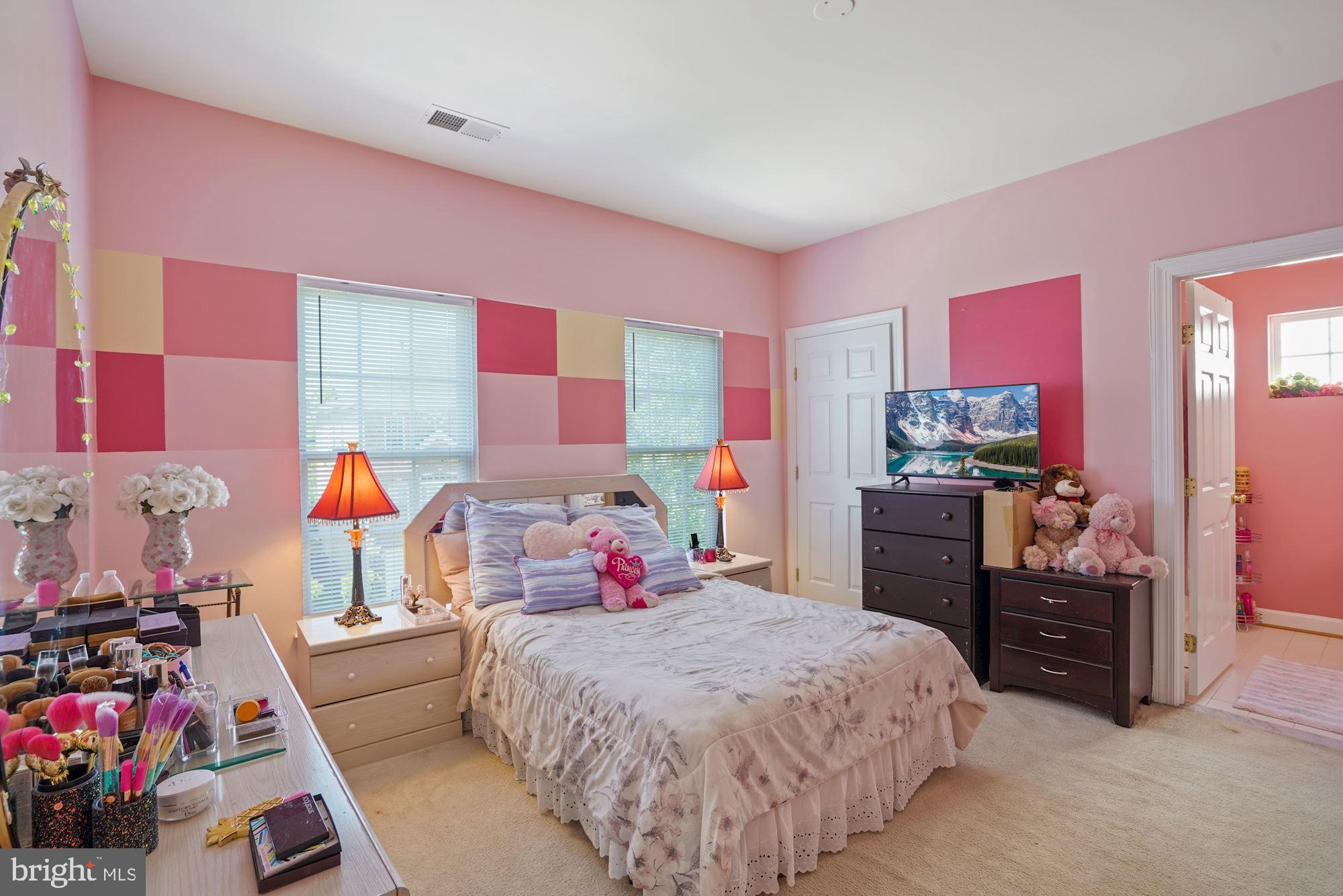 WINDSOR KNOLL - Residential