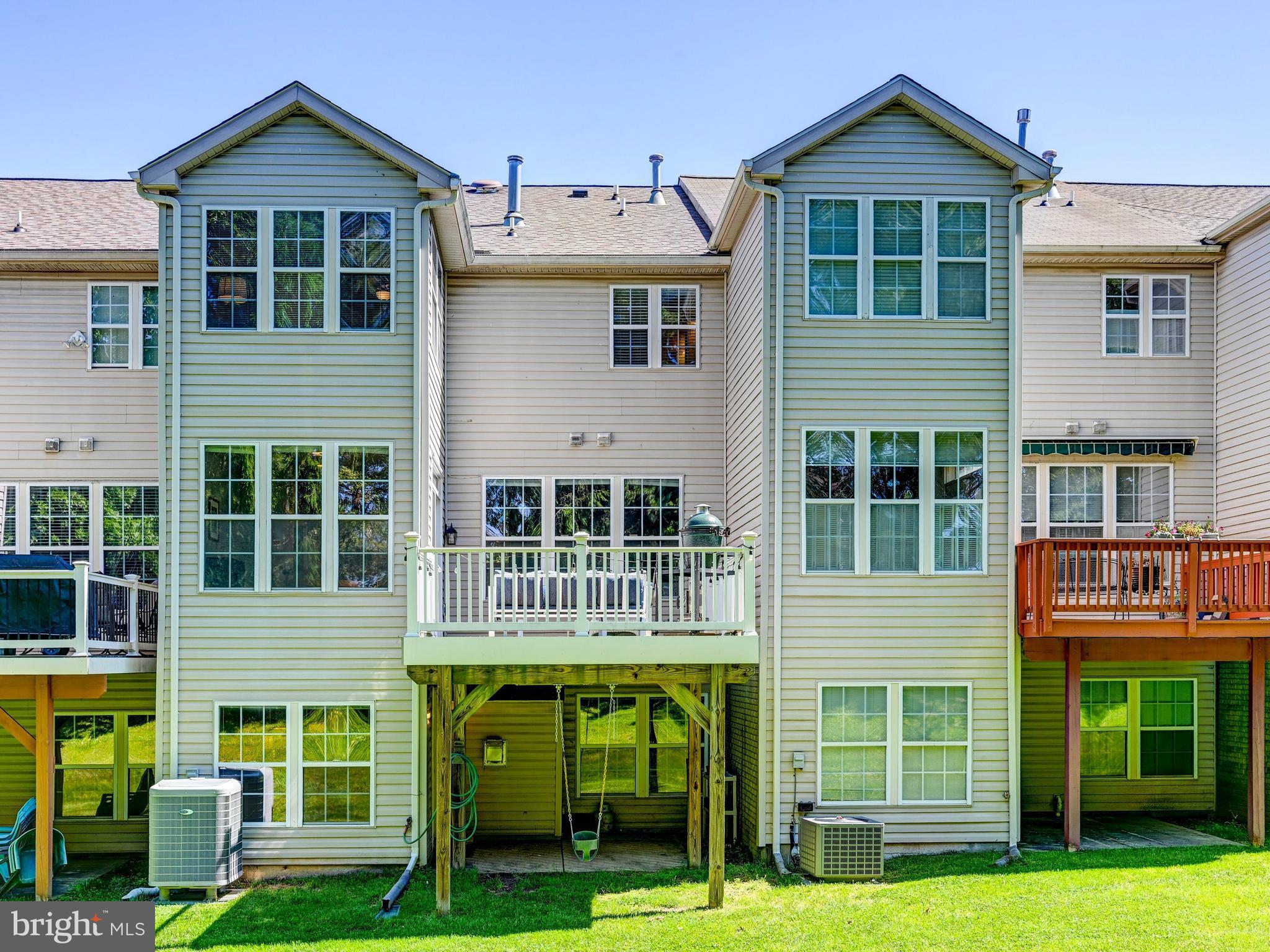 COLLEGE HILLS - Residential