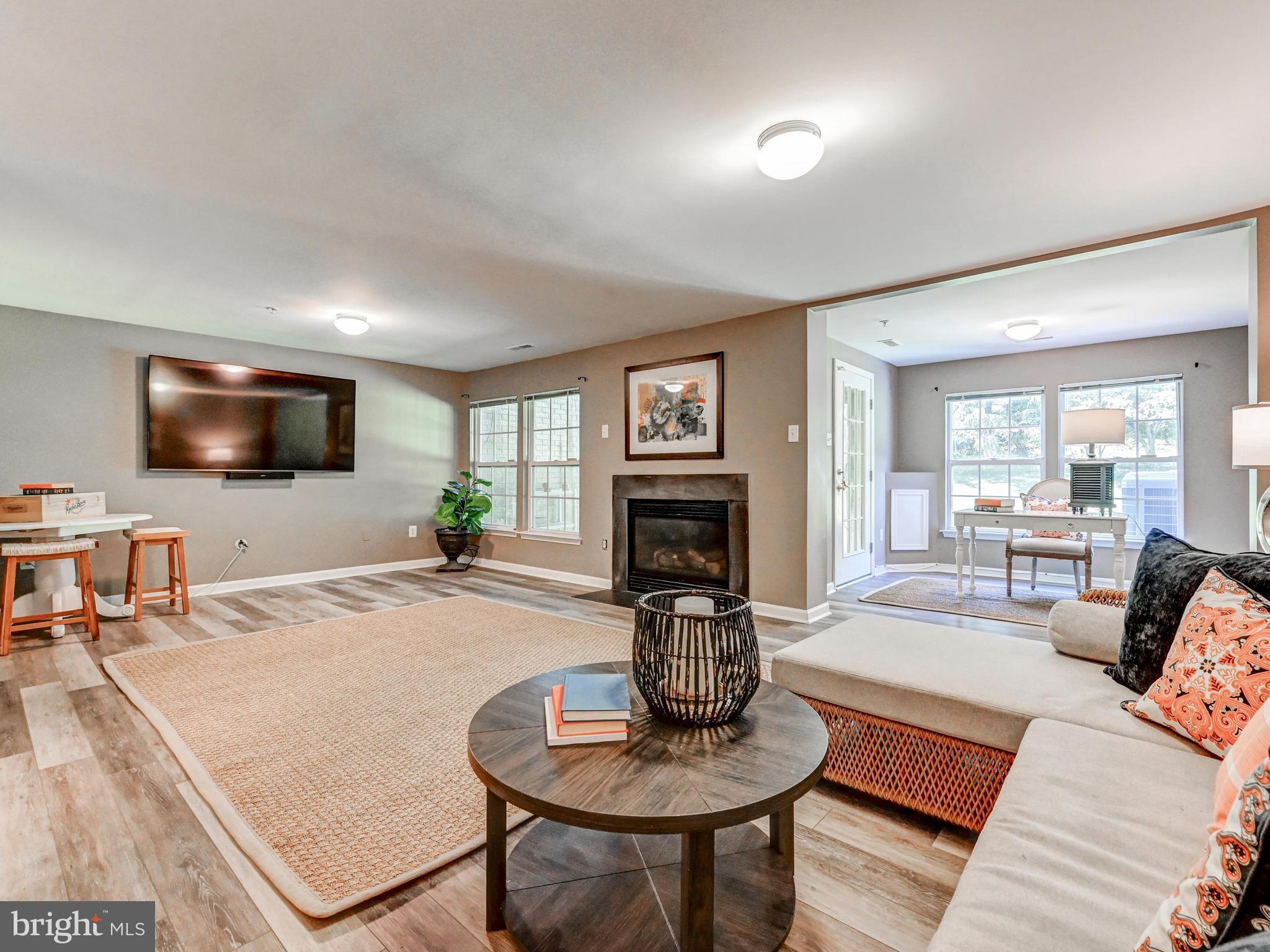 COLLEGE HILLS - Residential