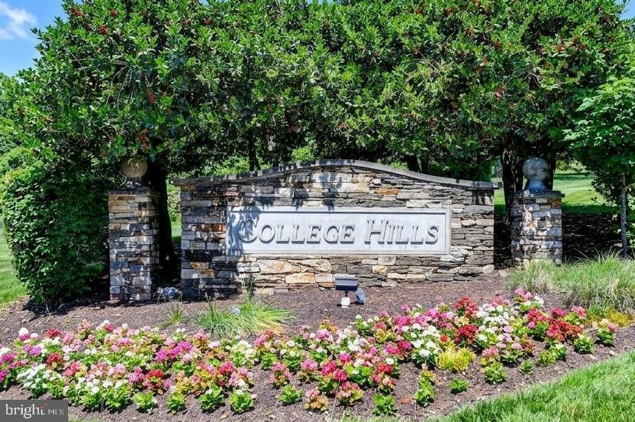 COLLEGE HILLS - Residential