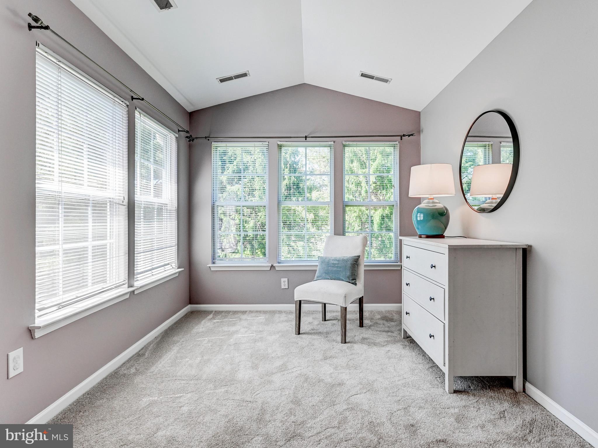 COLLEGE HILLS - Residential