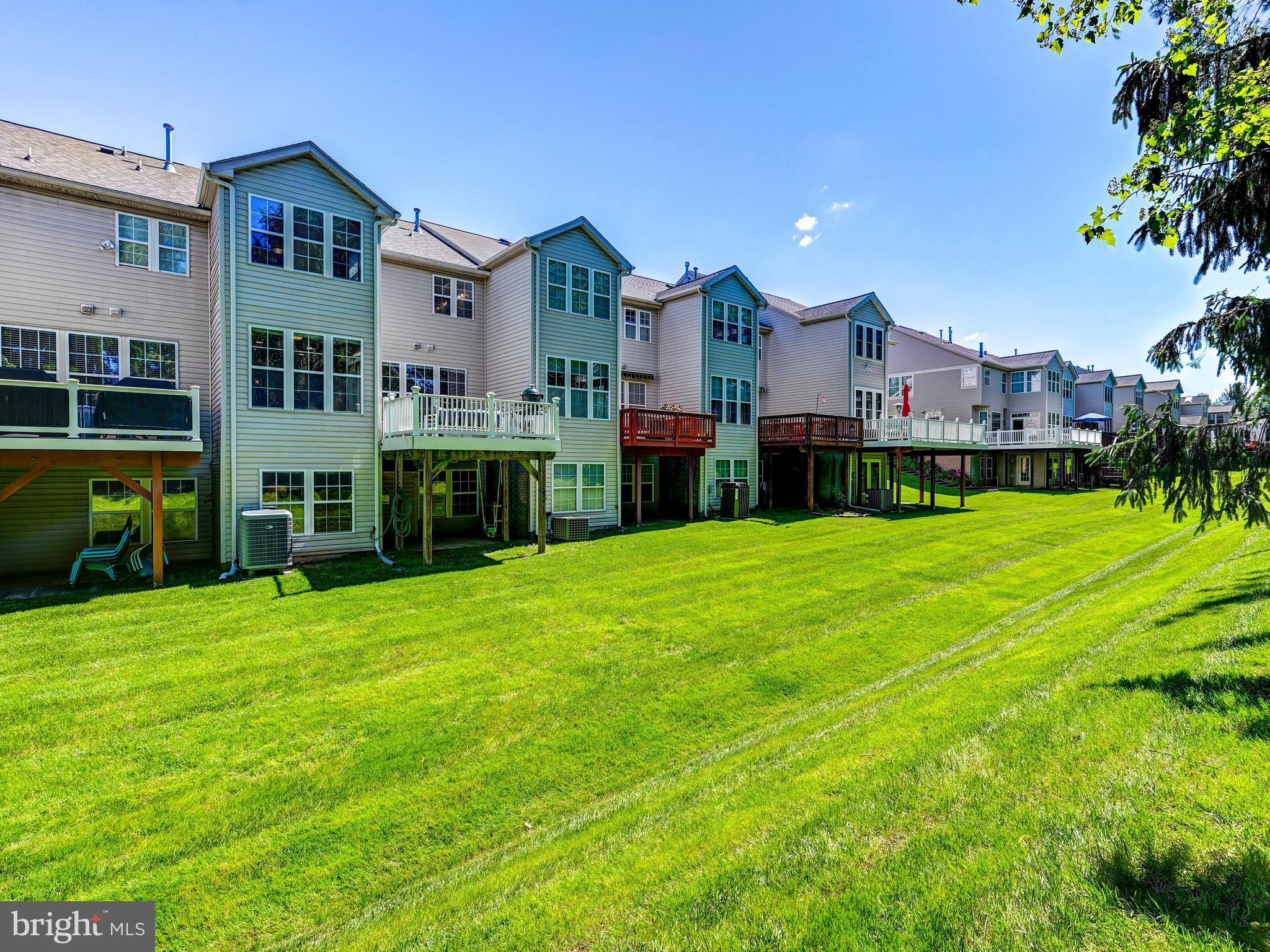 COLLEGE HILLS - Residential
