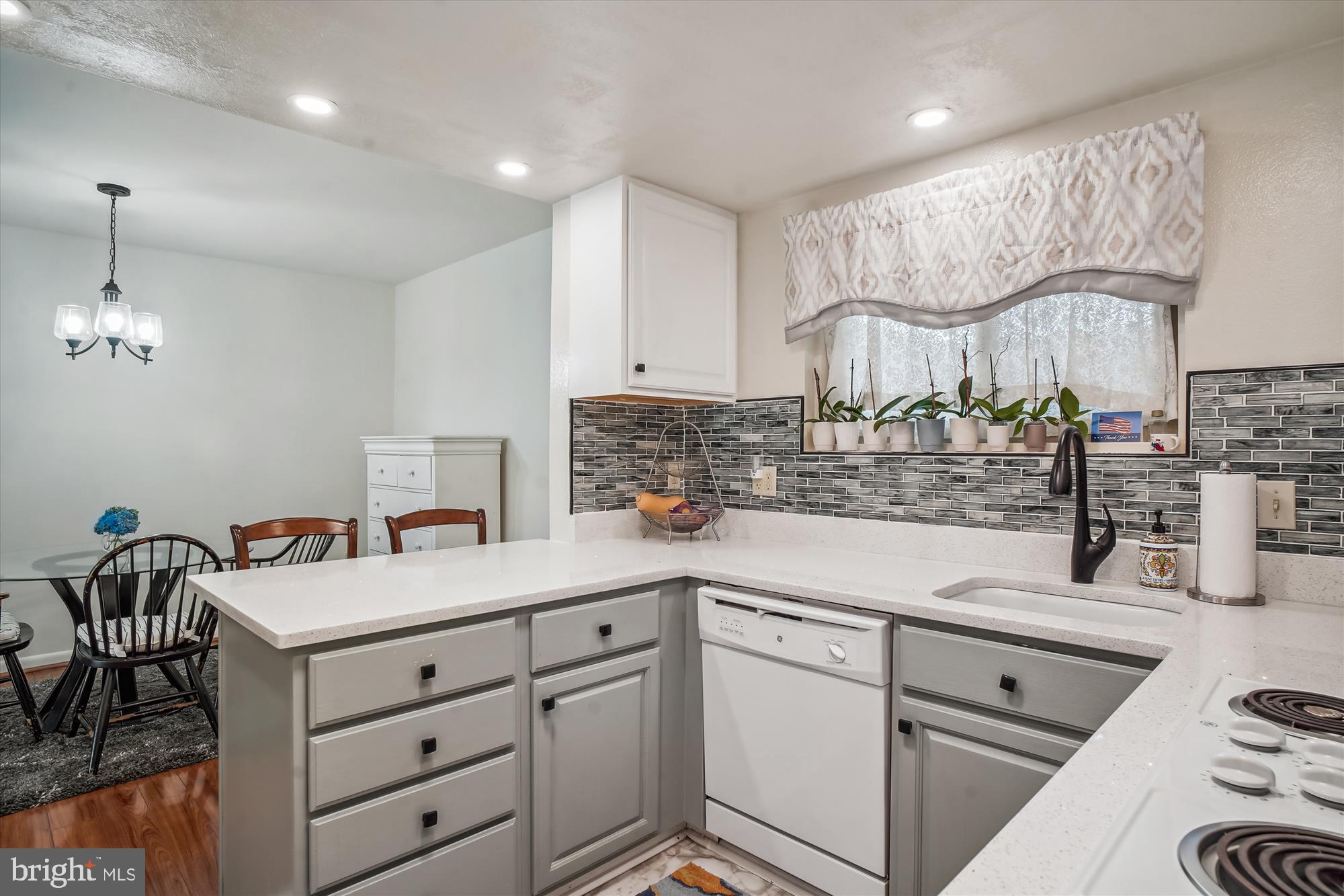 LEISURE WORLD - Residential