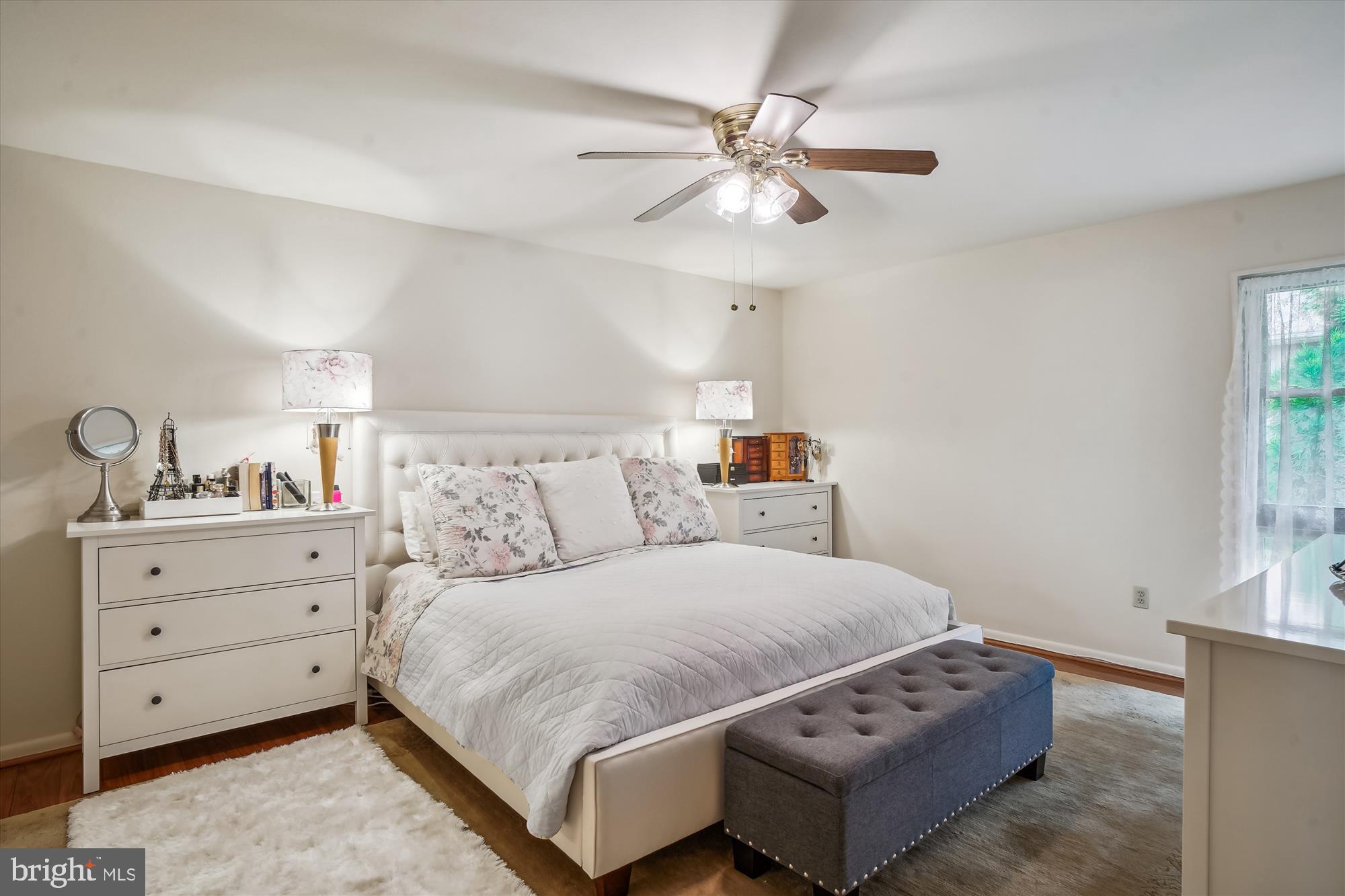 LEISURE WORLD - Residential