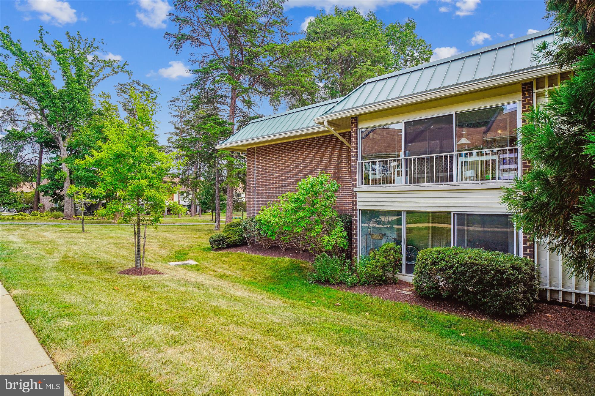 LEISURE WORLD - Residential