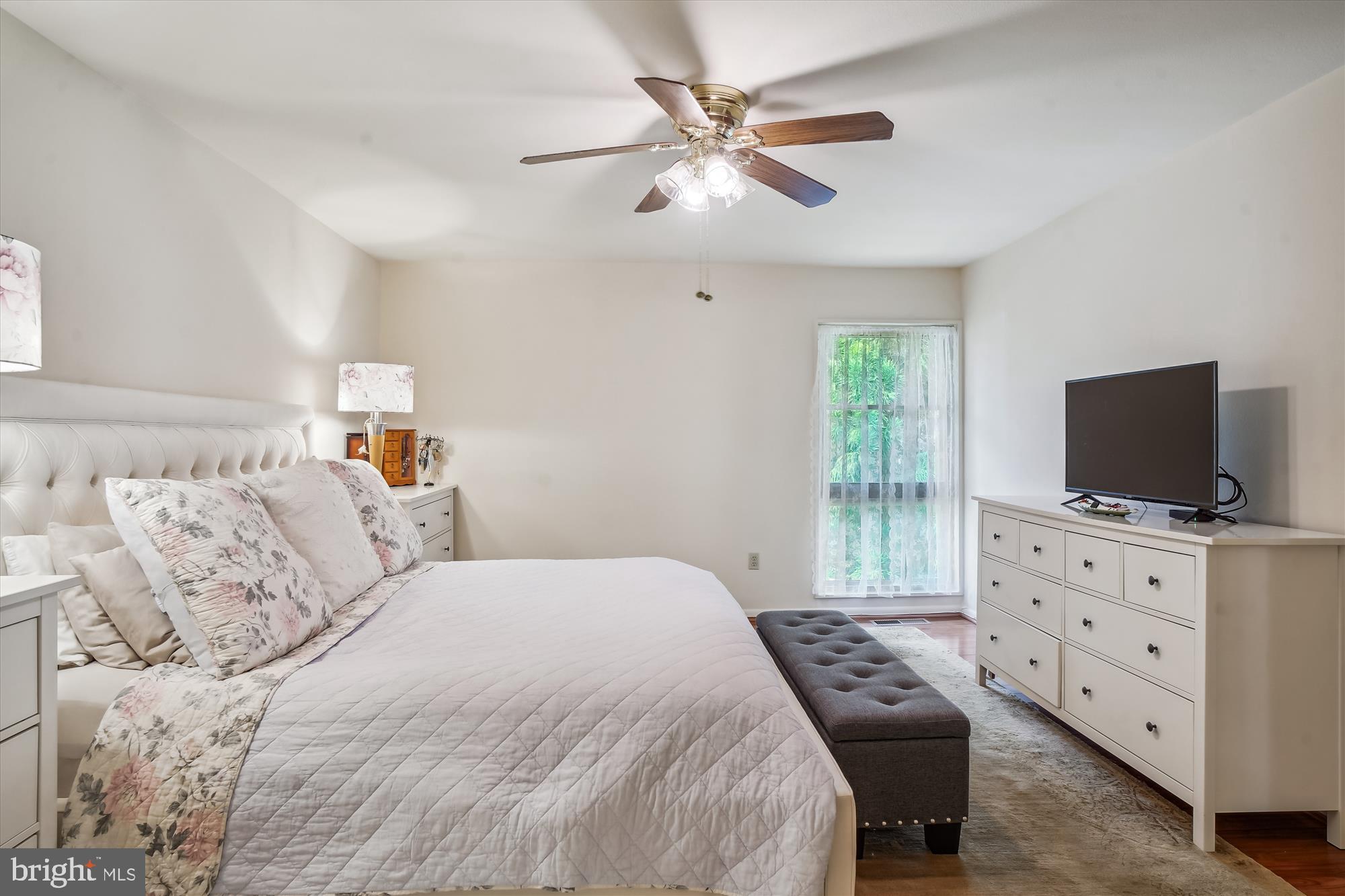 LEISURE WORLD - Residential