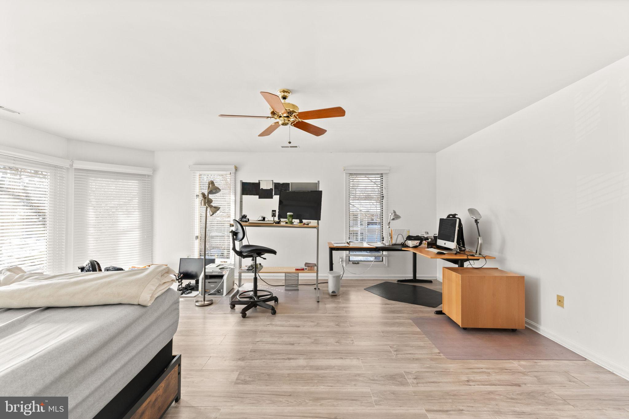 LOWES ISLAND - Residential