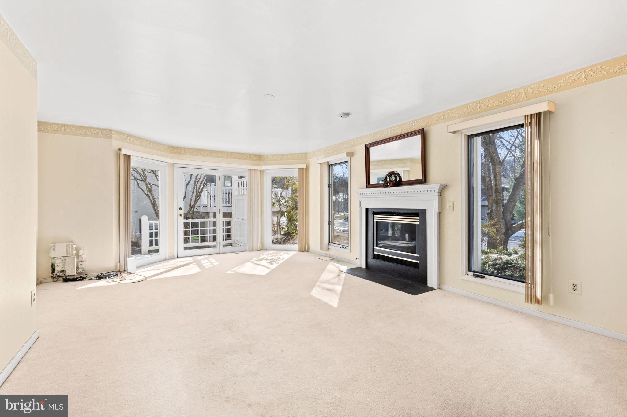 LOWES ISLAND - Residential