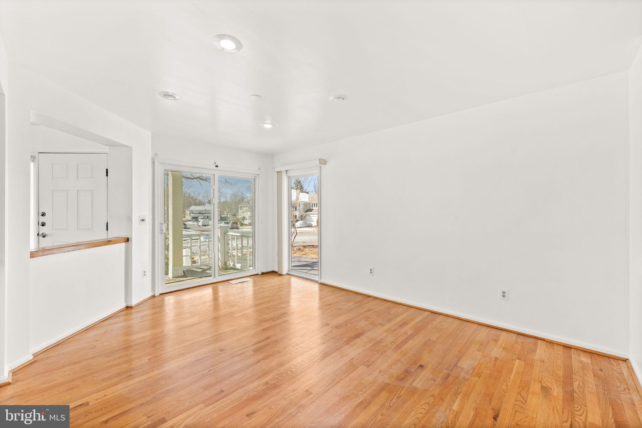 LOWES ISLAND - Residential