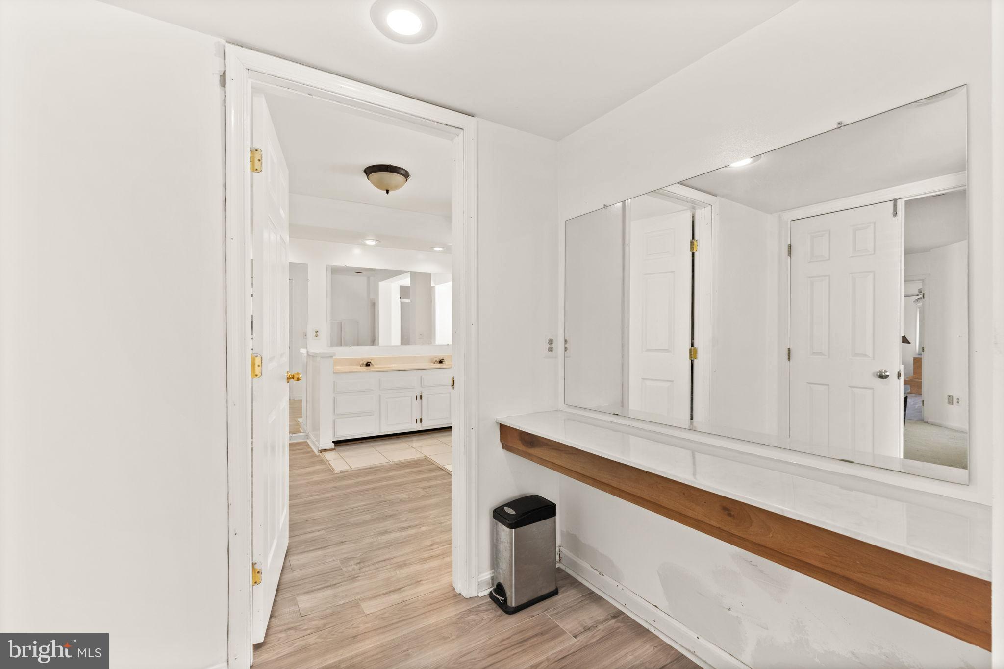 LOWES ISLAND - Residential