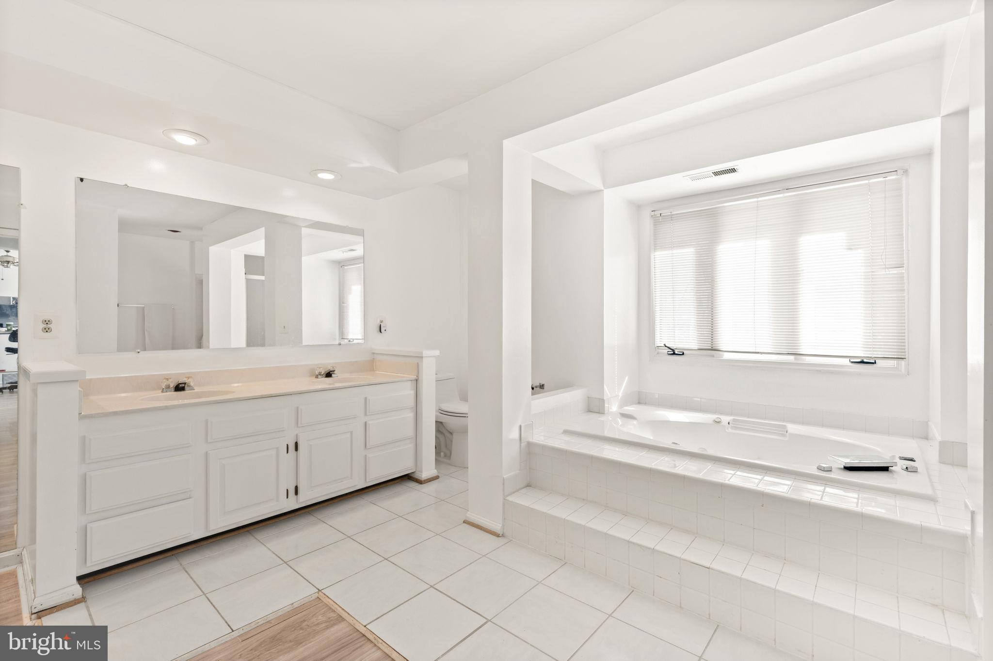 LOWES ISLAND - Residential