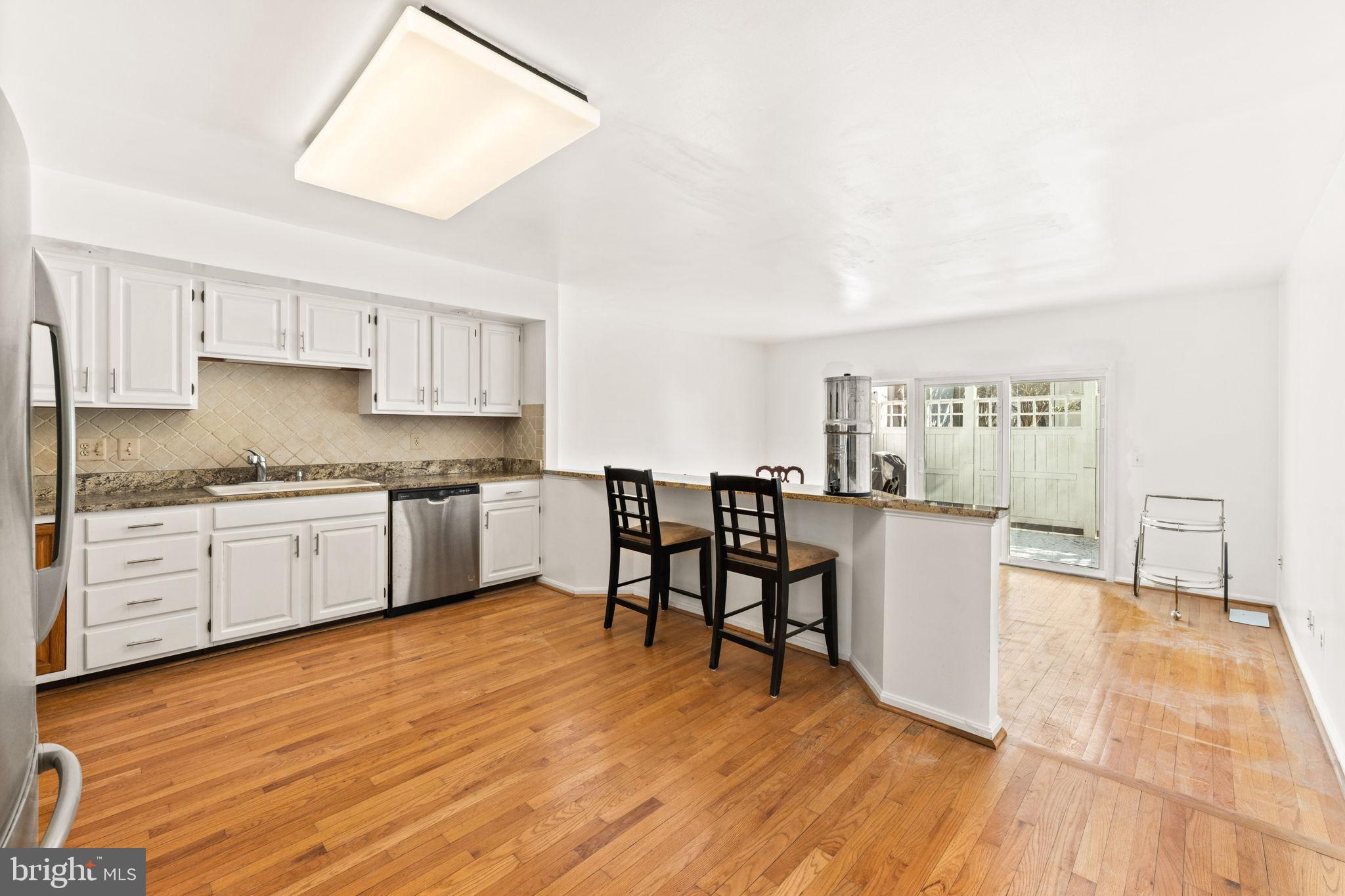 LOWES ISLAND - Residential