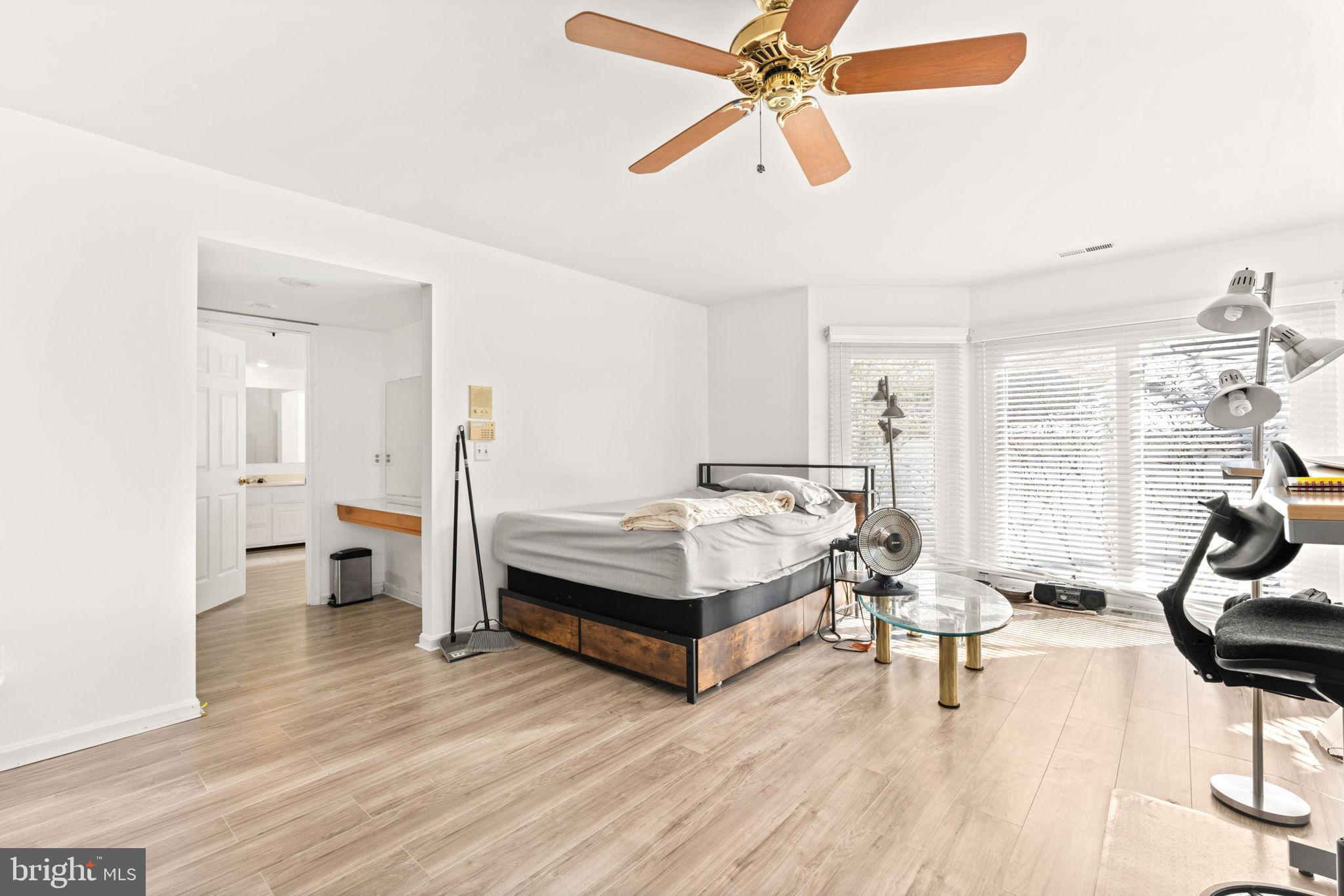 LOWES ISLAND - Residential