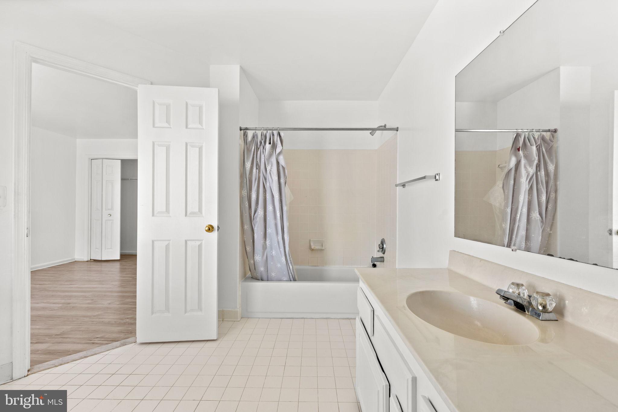 LOWES ISLAND - Residential