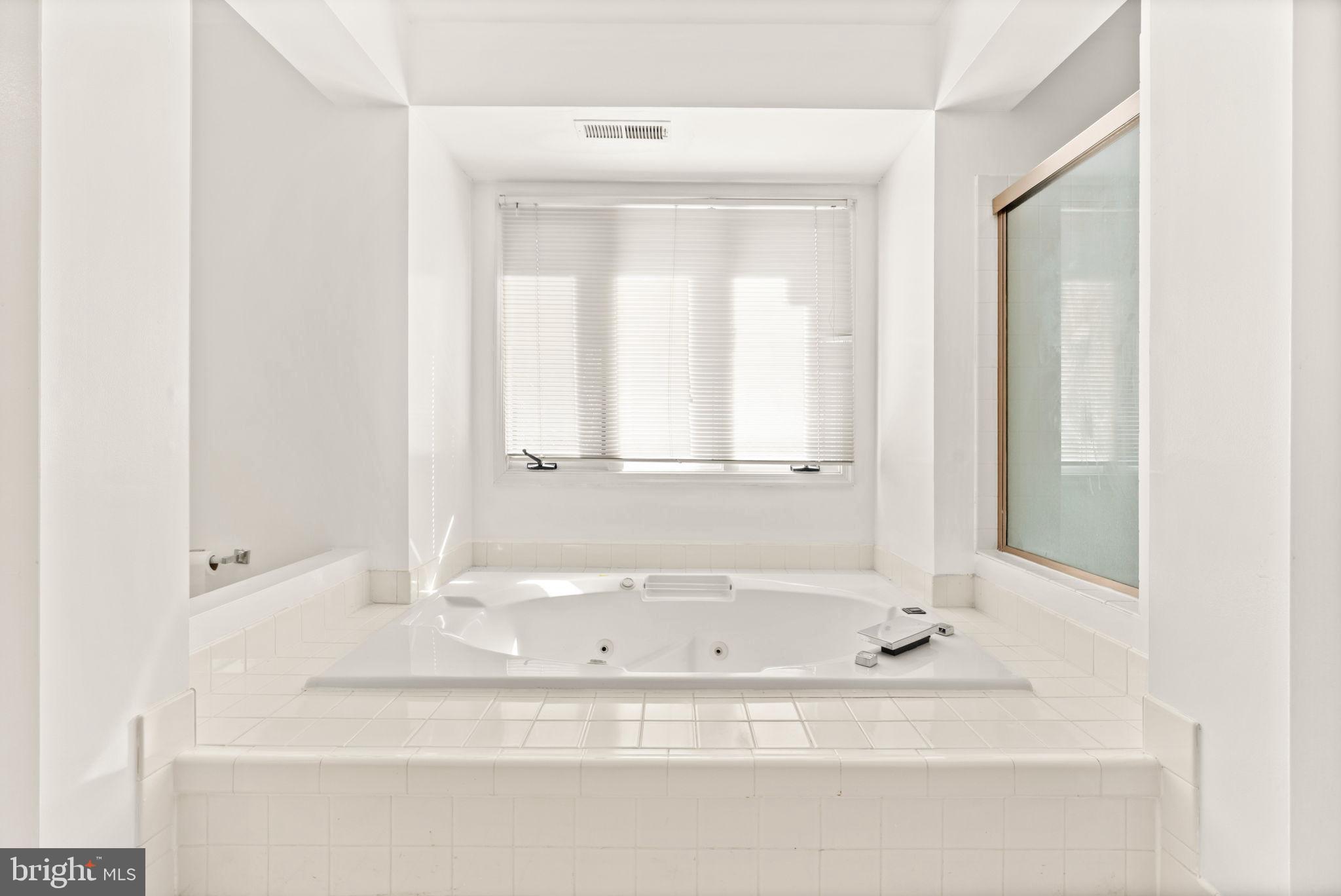 LOWES ISLAND - Residential