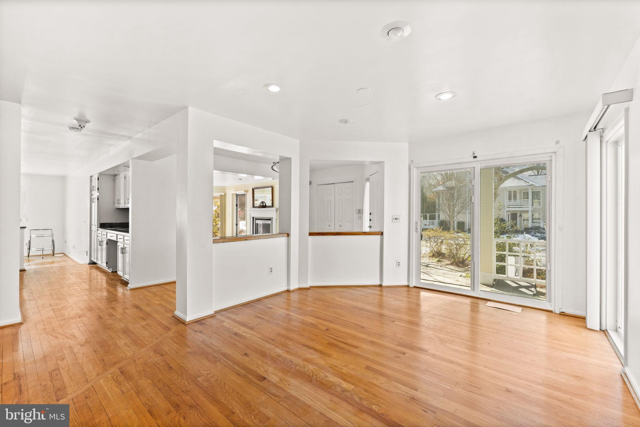 LOWES ISLAND - Residential