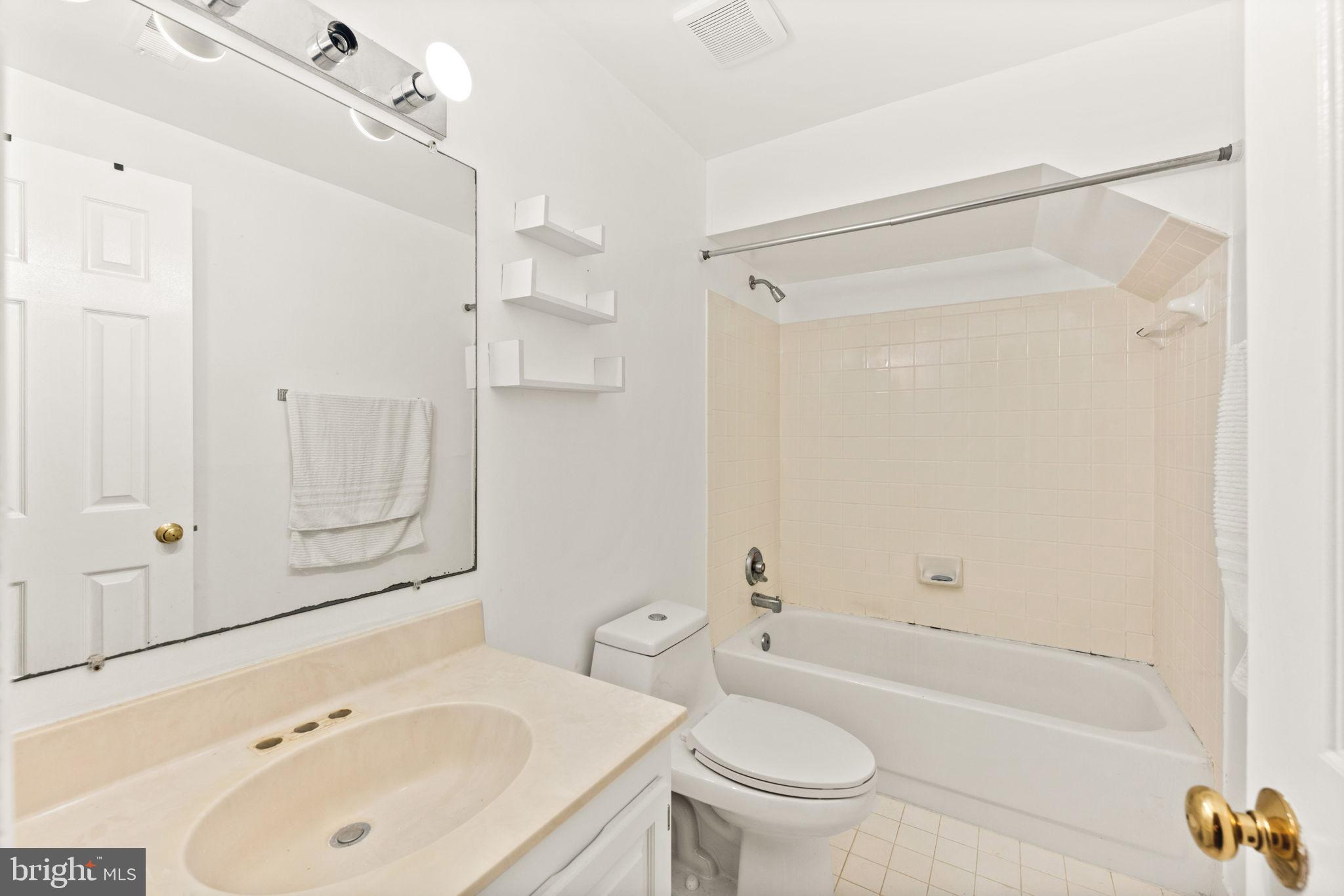 LOWES ISLAND - Residential