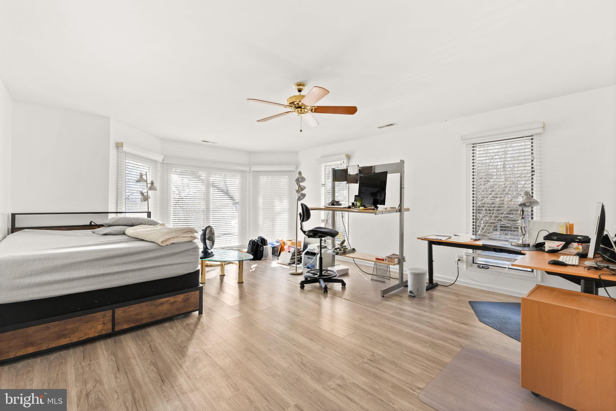 LOWES ISLAND - Residential