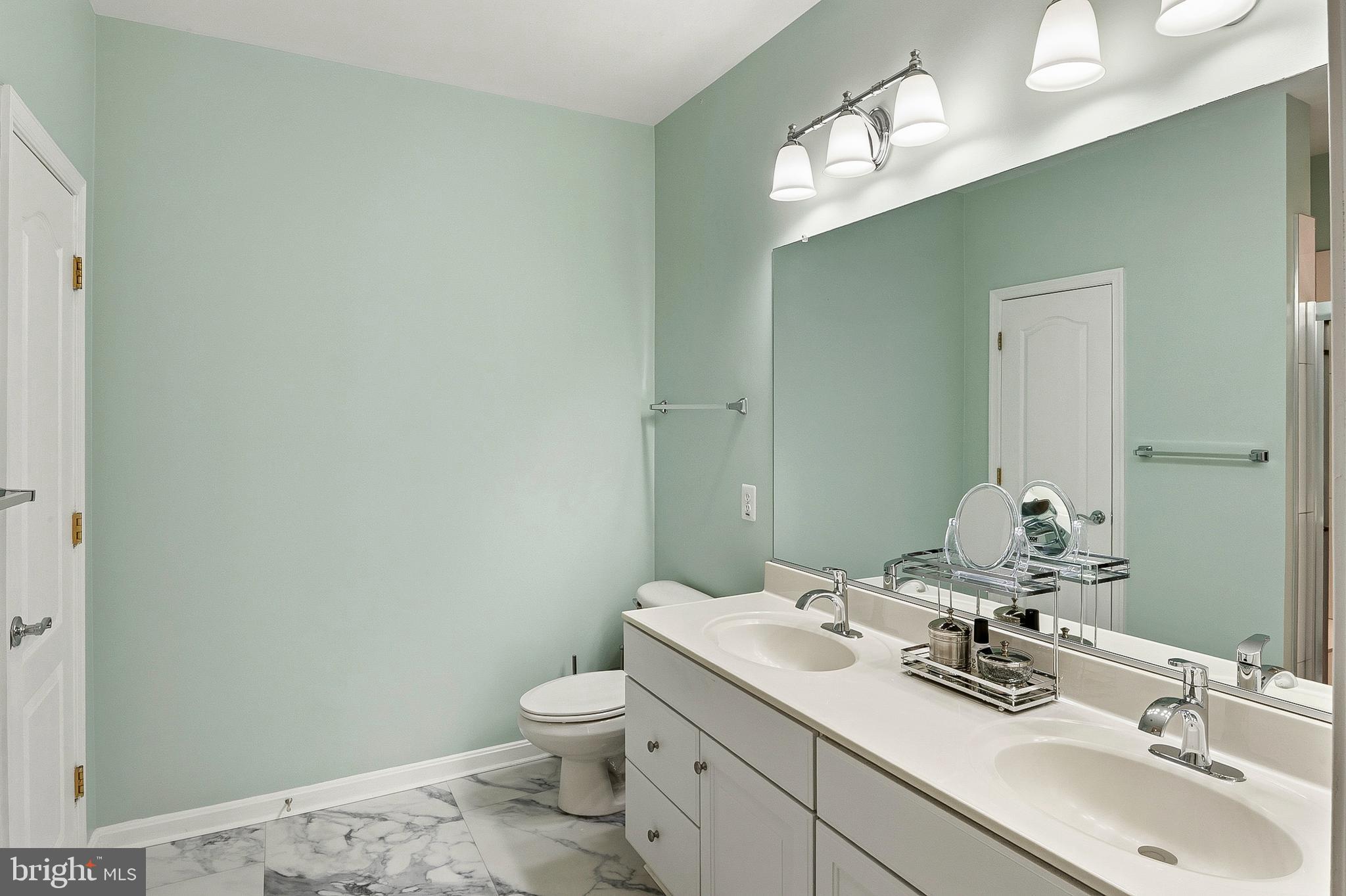 GATHERINGS AT LYNDWOOD - Residential