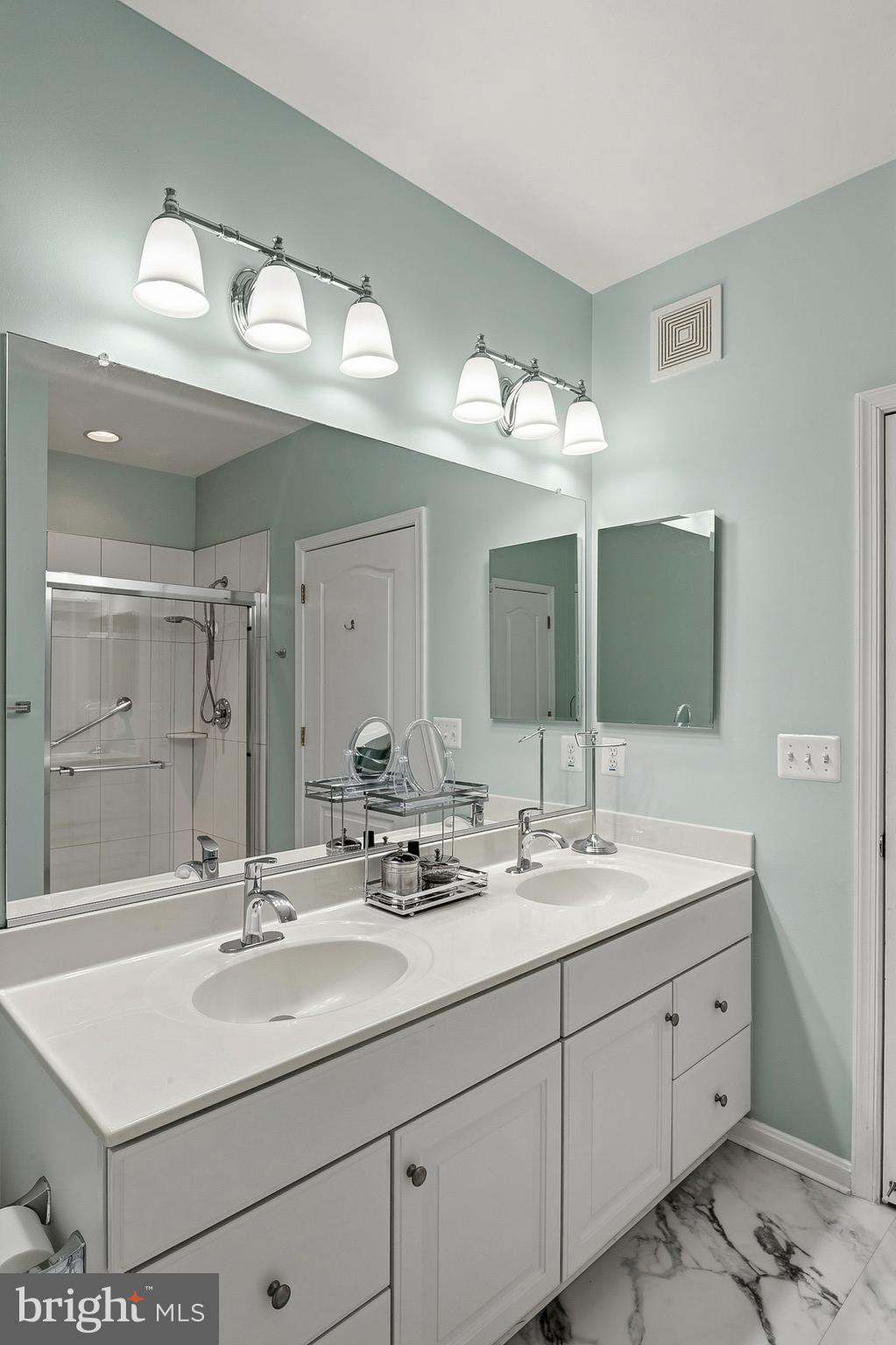 GATHERINGS AT LYNDWOOD - Residential