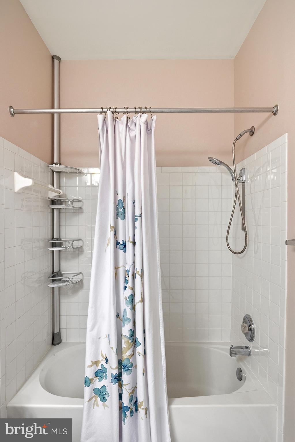 GATHERINGS AT LYNDWOOD - Residential