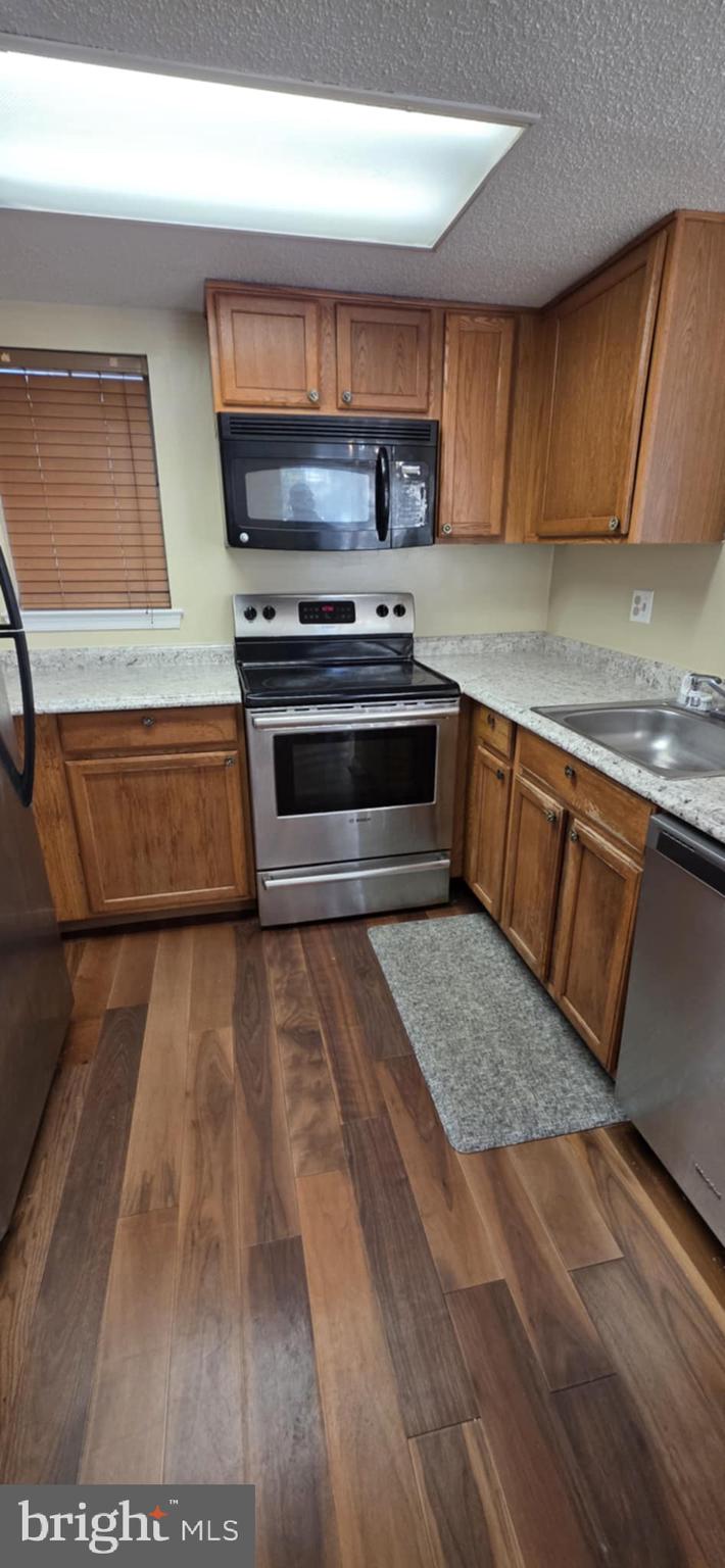 THE VISTAS - Residential Lease