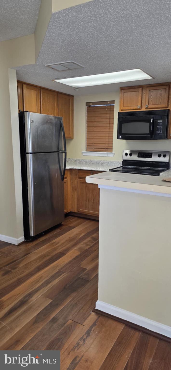 THE VISTAS - Residential Lease