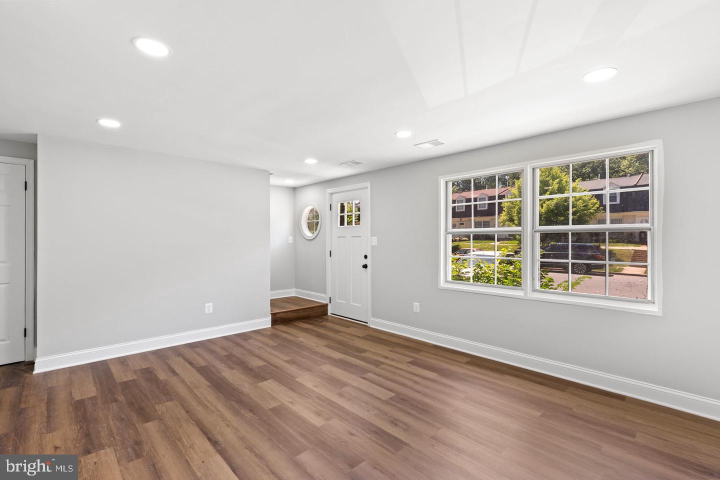1709 DUTCH VILLAGE DRIVE M-394