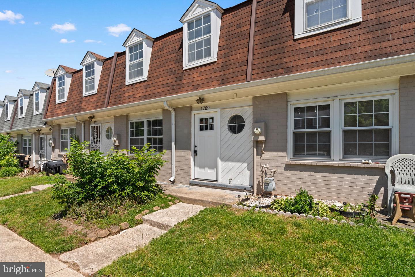 1709 DUTCH VILLAGE DRIVE M-394