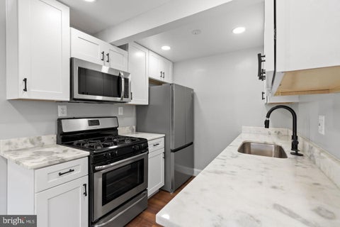Townhouse For Sale - 1709 Dutch Village Drive #M-394<br/> LANDOVER, MD 20785