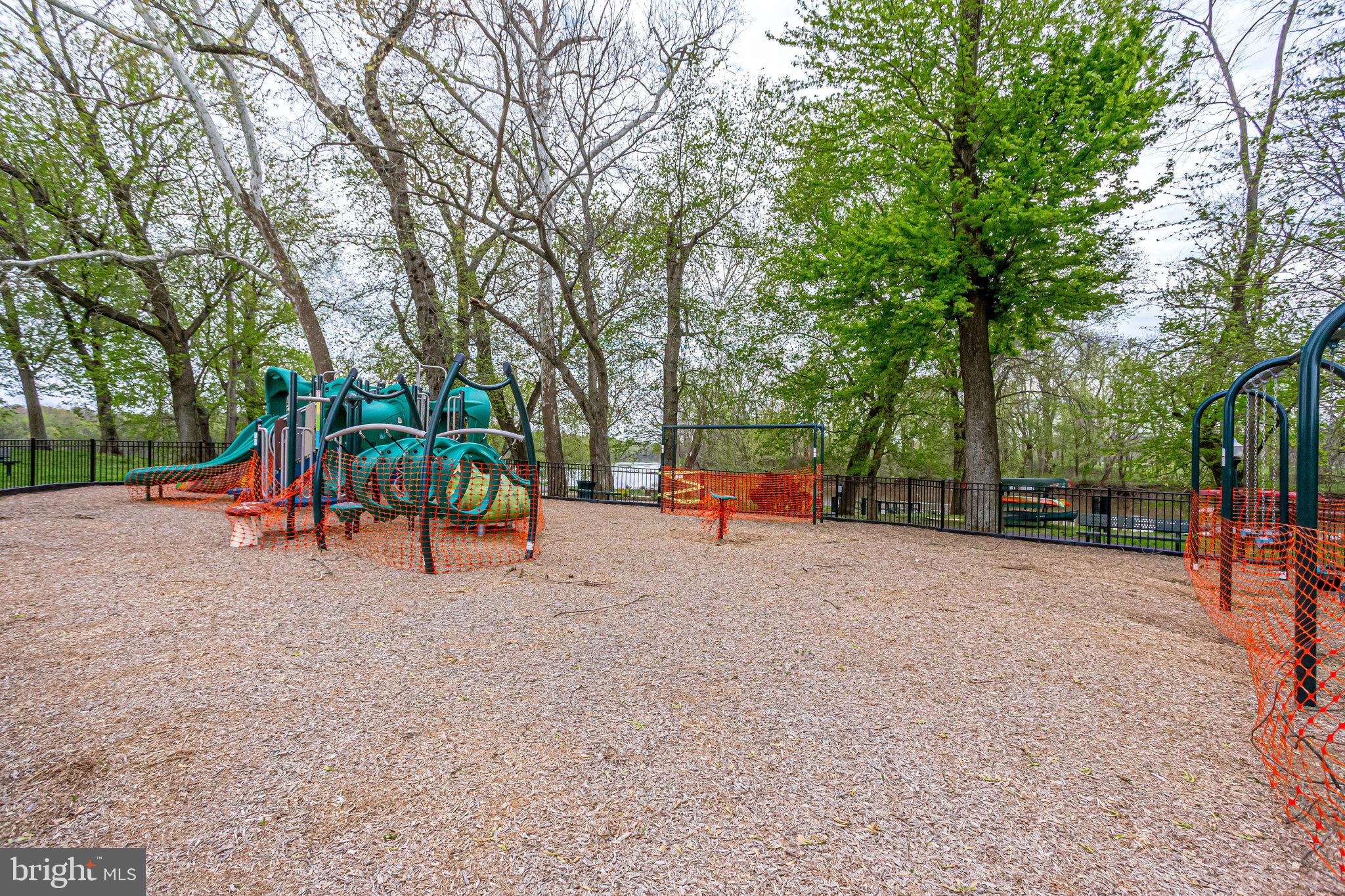 RIVER CREEK - Residential Lease