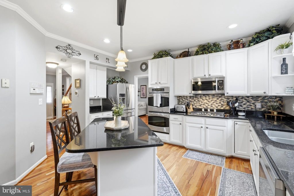 Photo of 5889 Fincastle Drive, MANASSAS, VA 20112 (MLS # VAPW2112522)