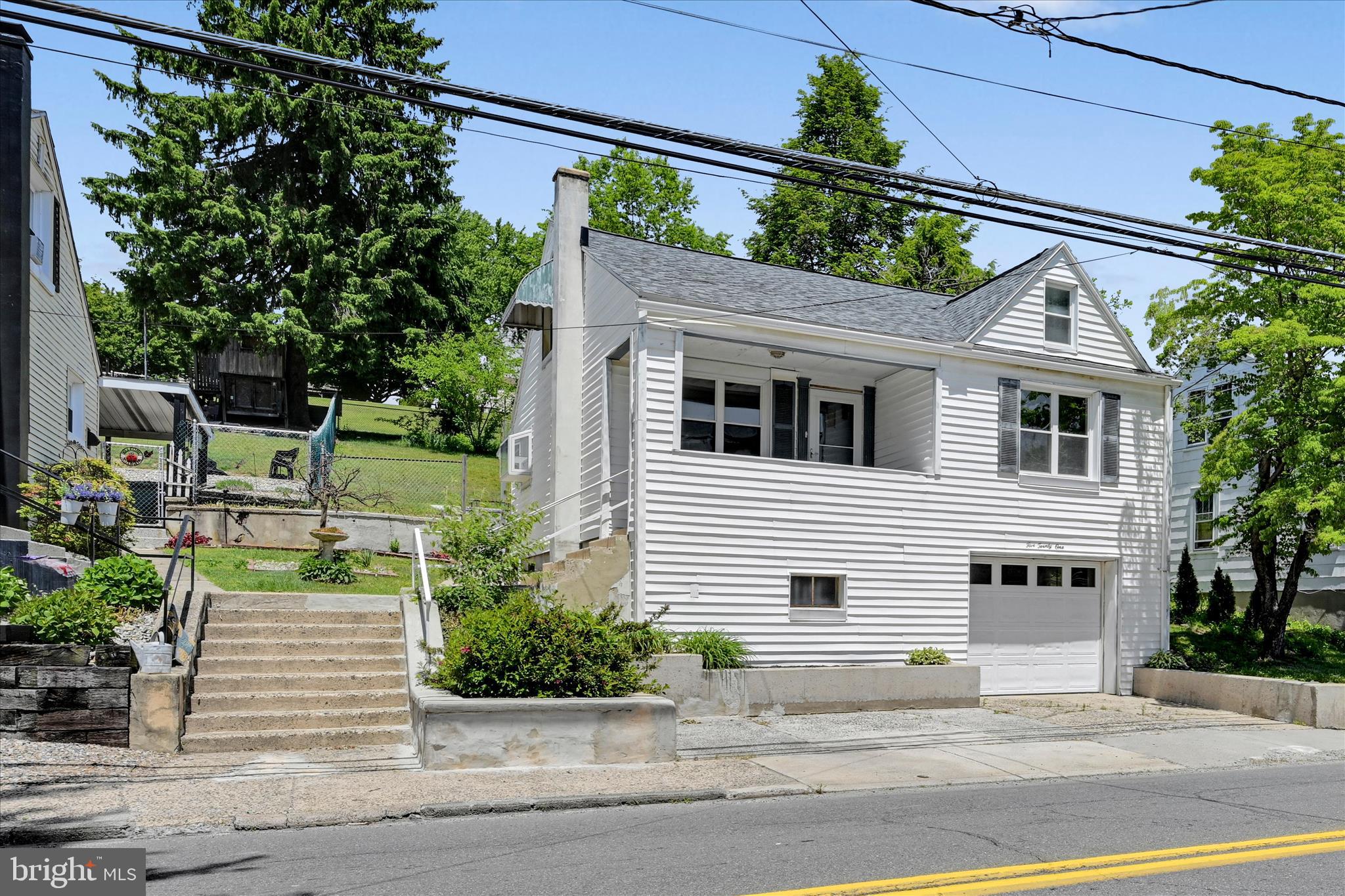 521 W COLUMBIA STREET
