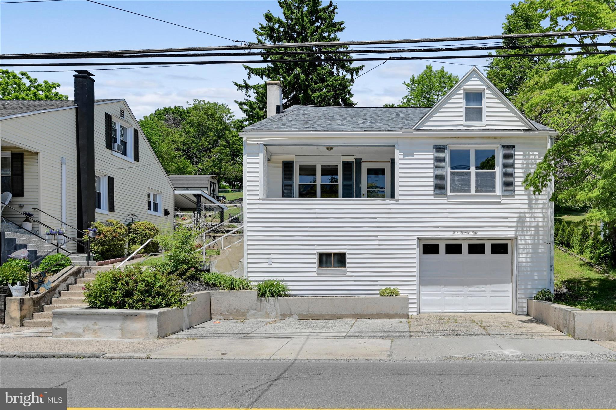 521 W COLUMBIA STREET
