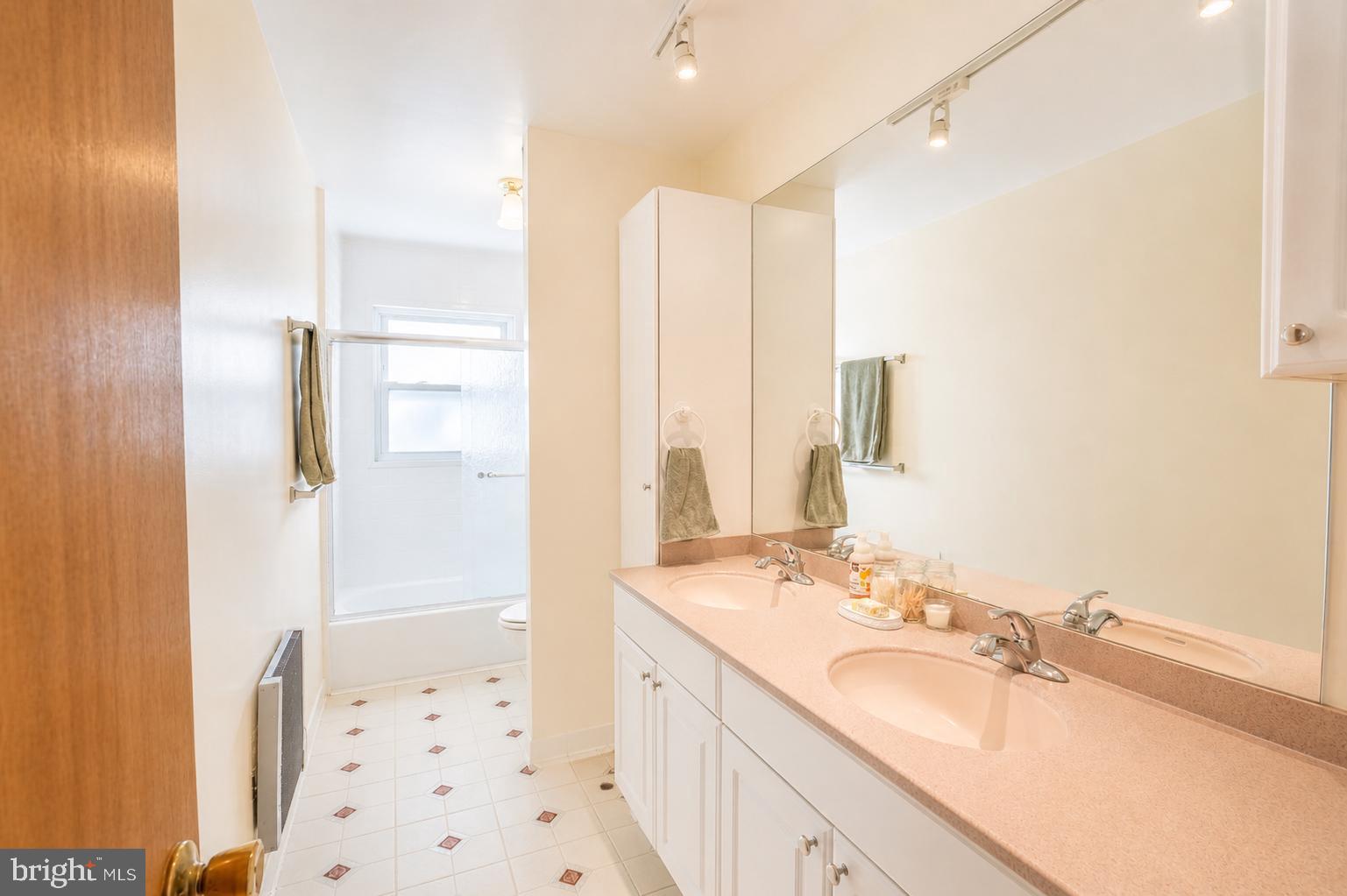 GLENORA HILLS - Residential