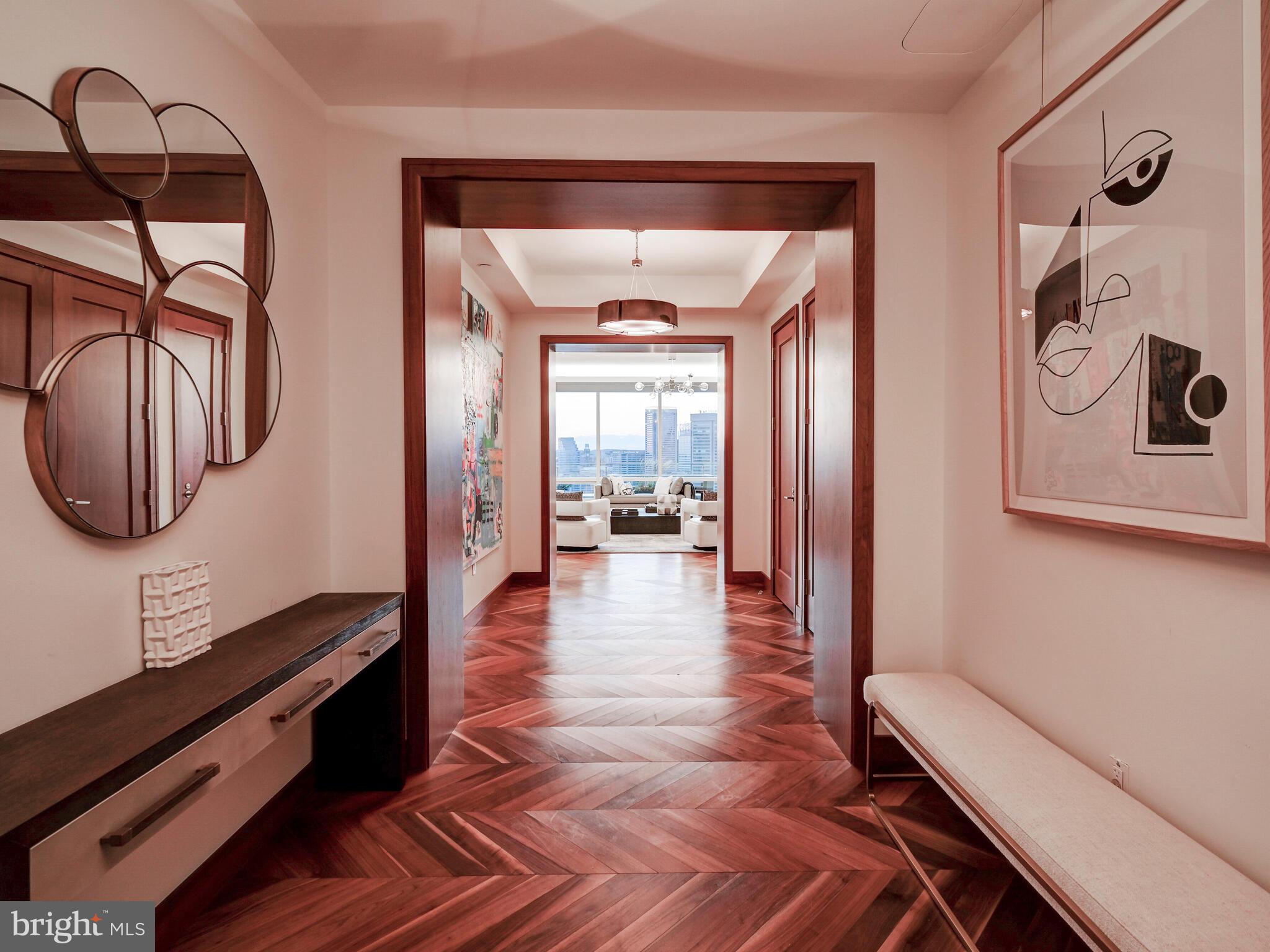 FOUR SEASONS PRIVATE RESIDENCES - Residential