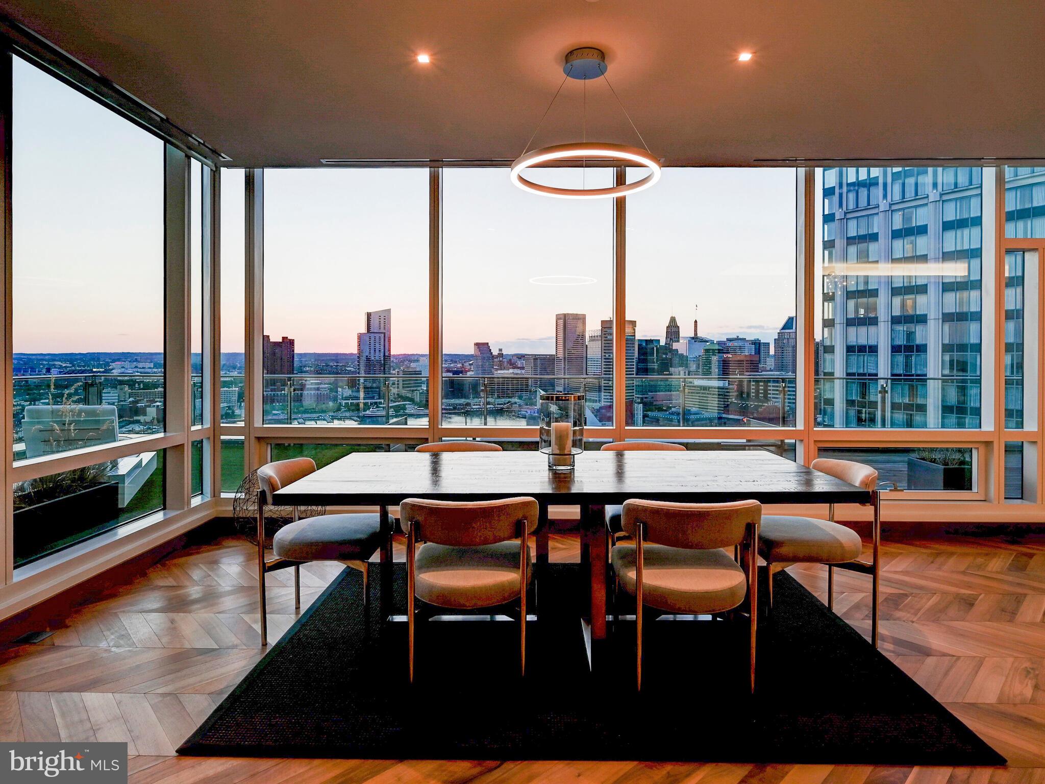 FOUR SEASONS PRIVATE RESIDENCES - Residential