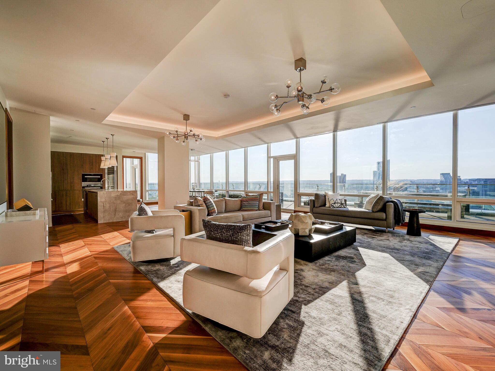 FOUR SEASONS PRIVATE RESIDENCES - Residential