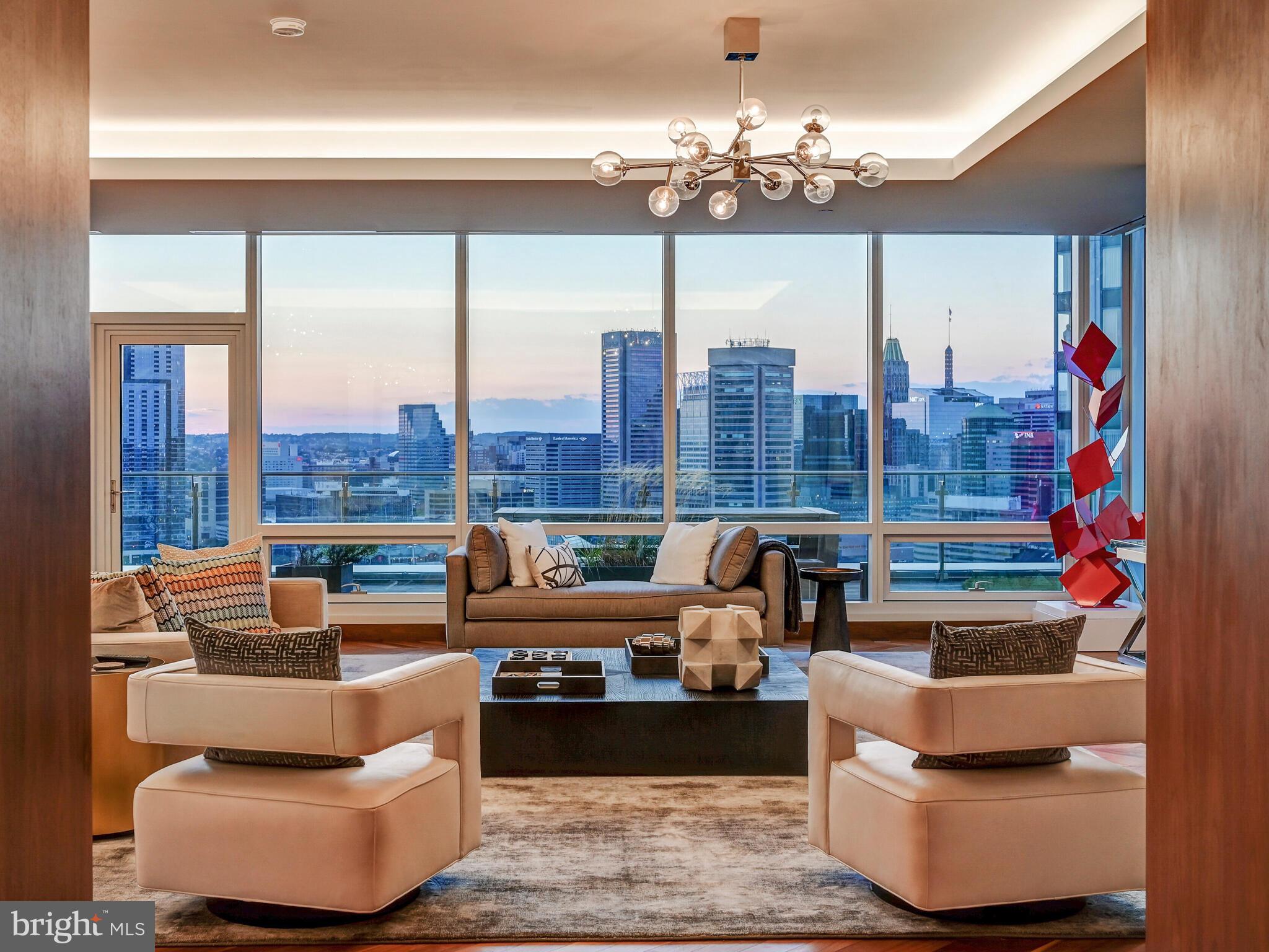 FOUR SEASONS PRIVATE RESIDENCES - Residential