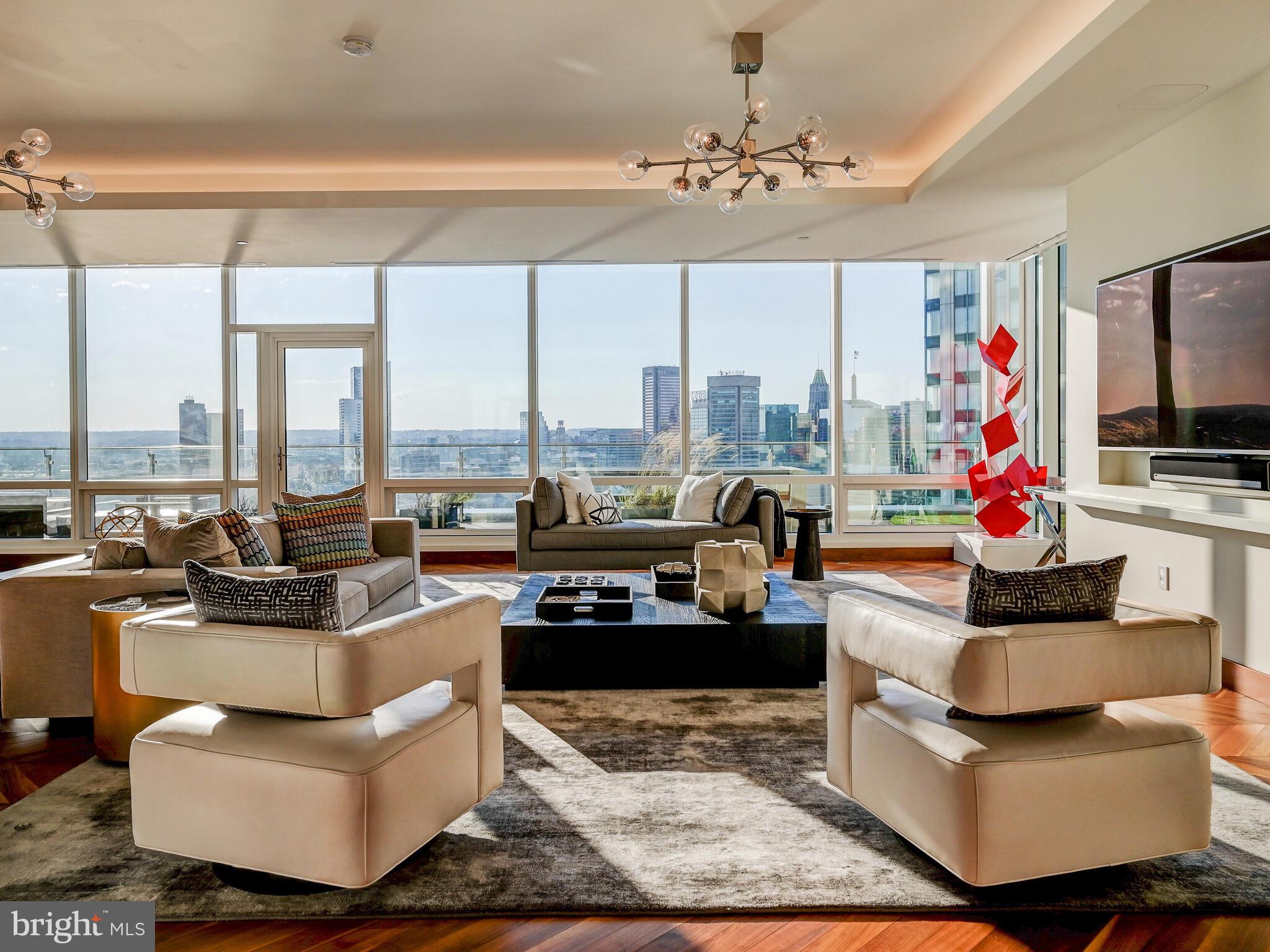 FOUR SEASONS PRIVATE RESIDENCES - Residential