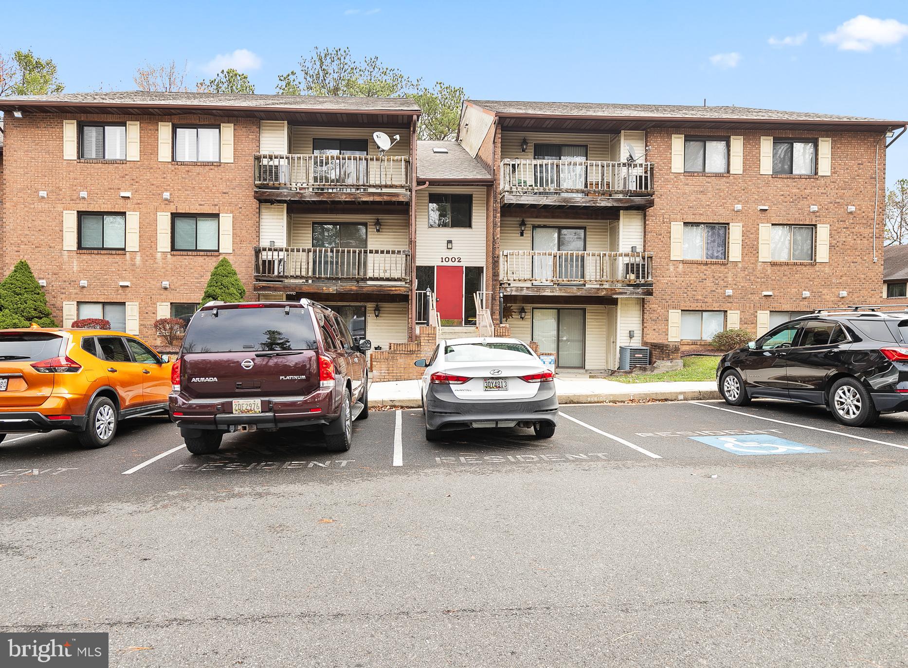 Discover the Ultimate in Comfort and Convenience in This 2-Bedroom Condo! This charming 2-bedroom, 2-full-bath condominium offers a perfect blend of comfort and convenience, ideal for those seeking a low-maintenance lifestyle. The unit features numerous updates, including freshly painted rooms, modern flooring, a newly installed HVAC system in 2018, a replaced hot water heater in 2020, a brand-new microwave above the stove, new smoke detectors, new exhaust fans in bathrooms, updated bathrooms, and new carpeting and padding in the living room and bedrooms. Located on the top floor, this fully updated unit is a rare find. Schedule a viewing today and make this inviting space your own! Don't miss out on this incredible opportunity – schedule your home showing today!
Seller is now offering a $6000 credit at closing