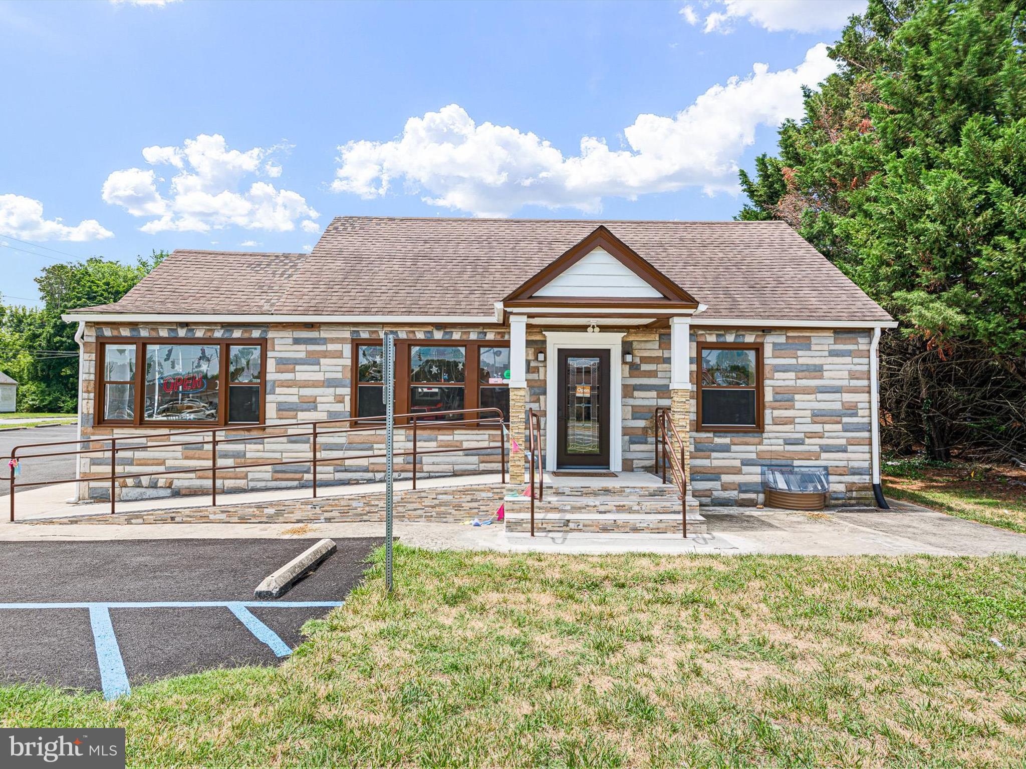 484 N DUPONT HIGHWAY