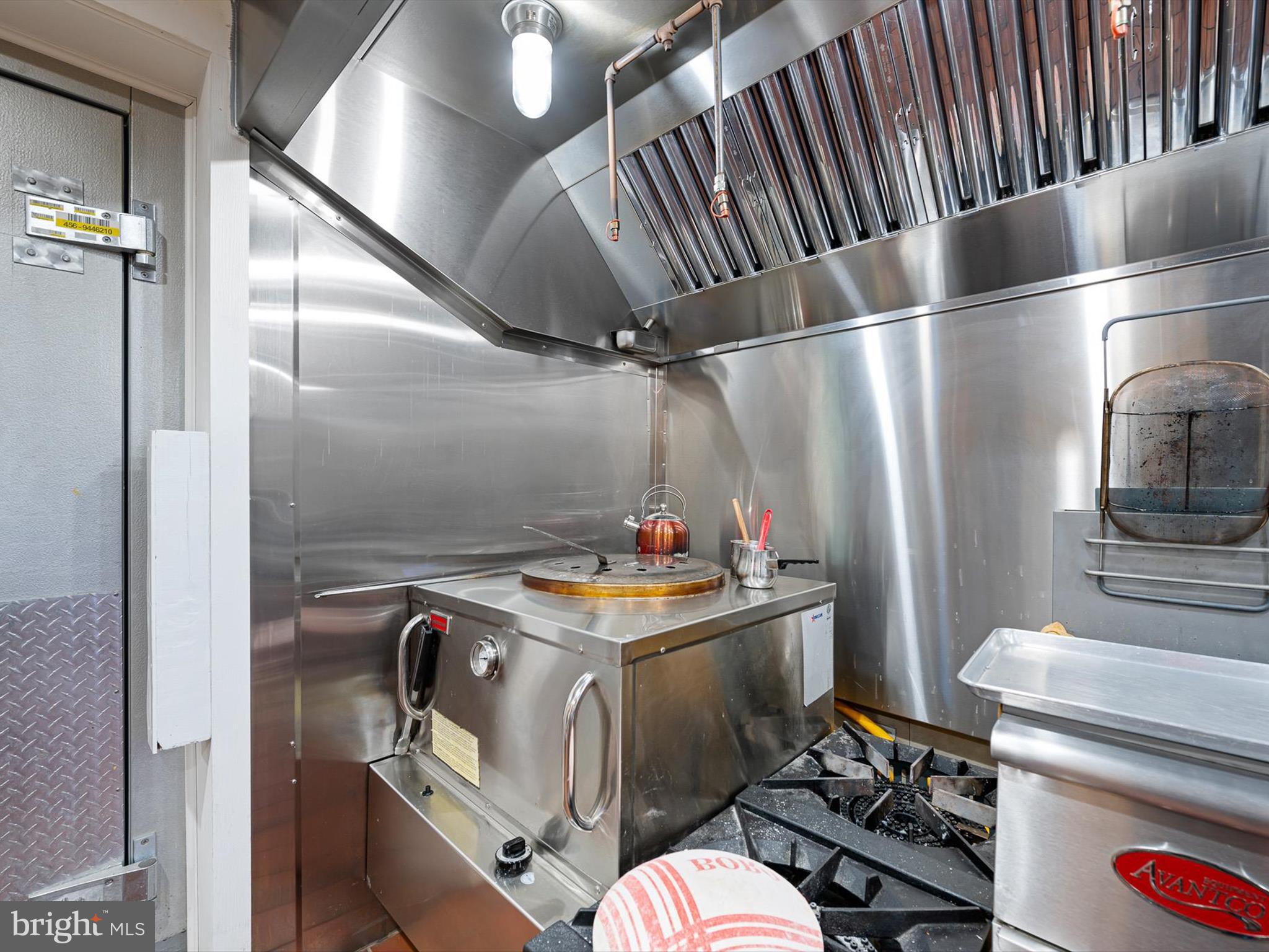 EAST LAKE GDNS - Commercial Sale