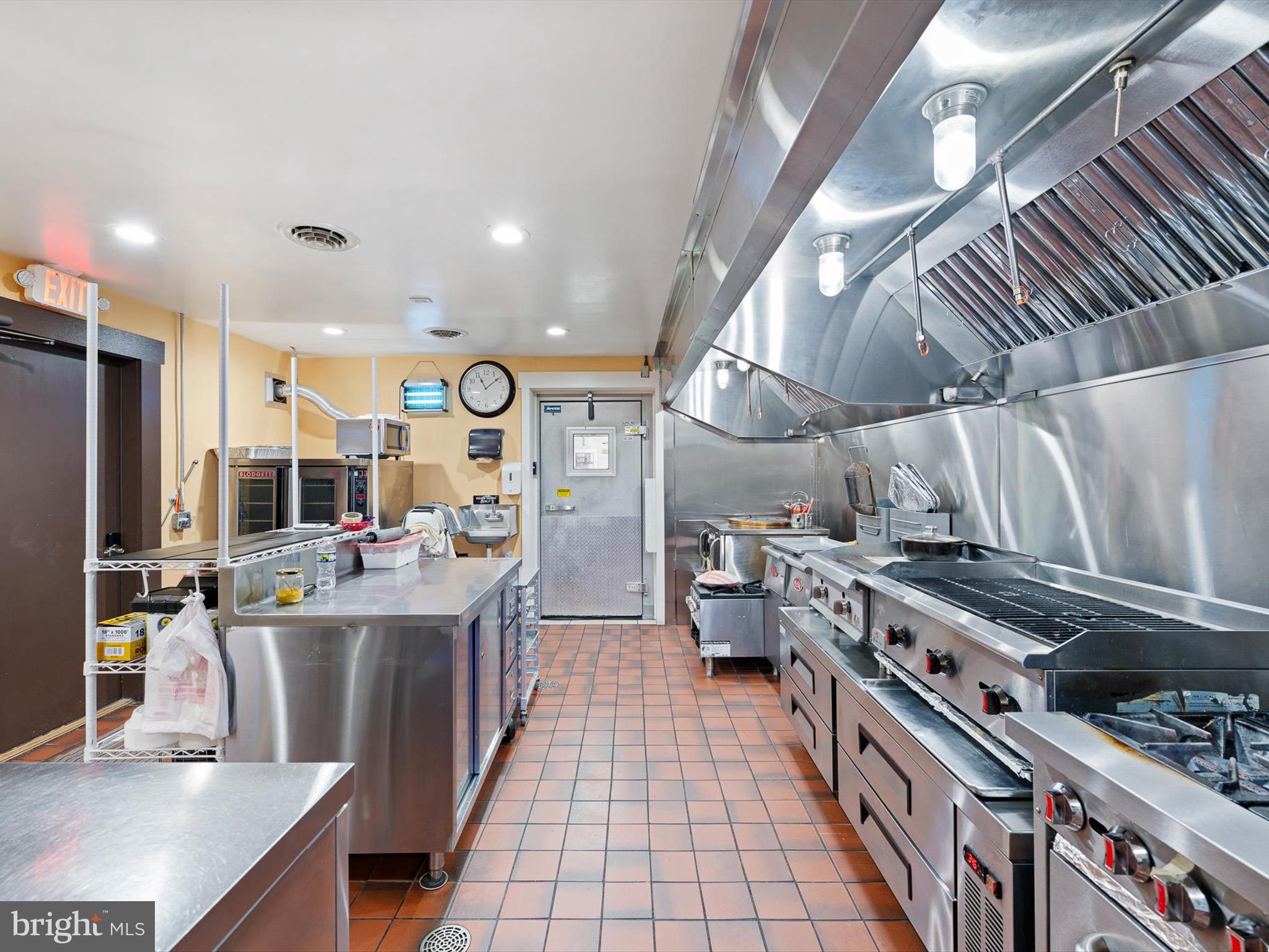 EAST LAKE GDNS - Commercial Sale