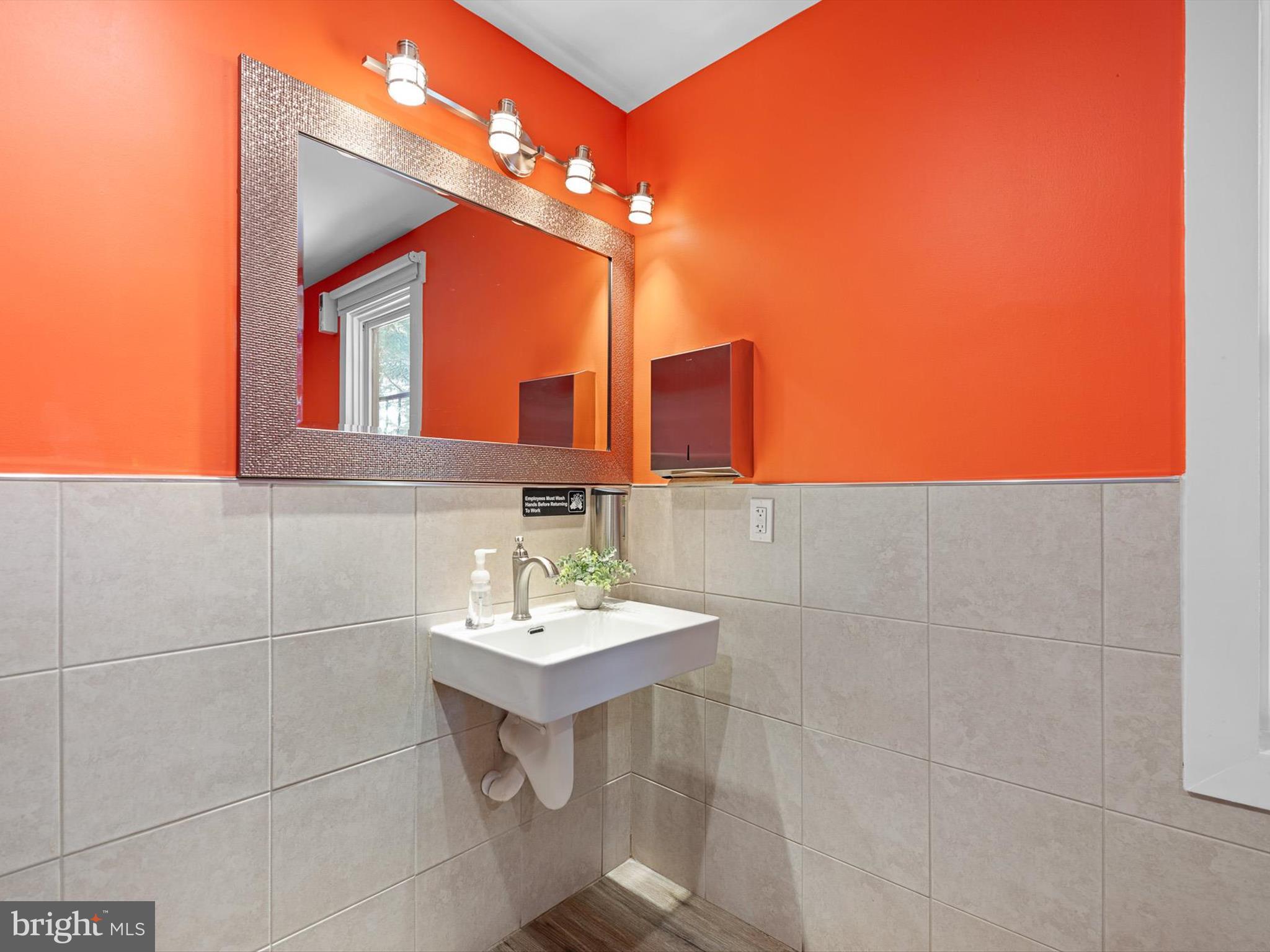 EAST LAKE GDNS - Commercial Sale