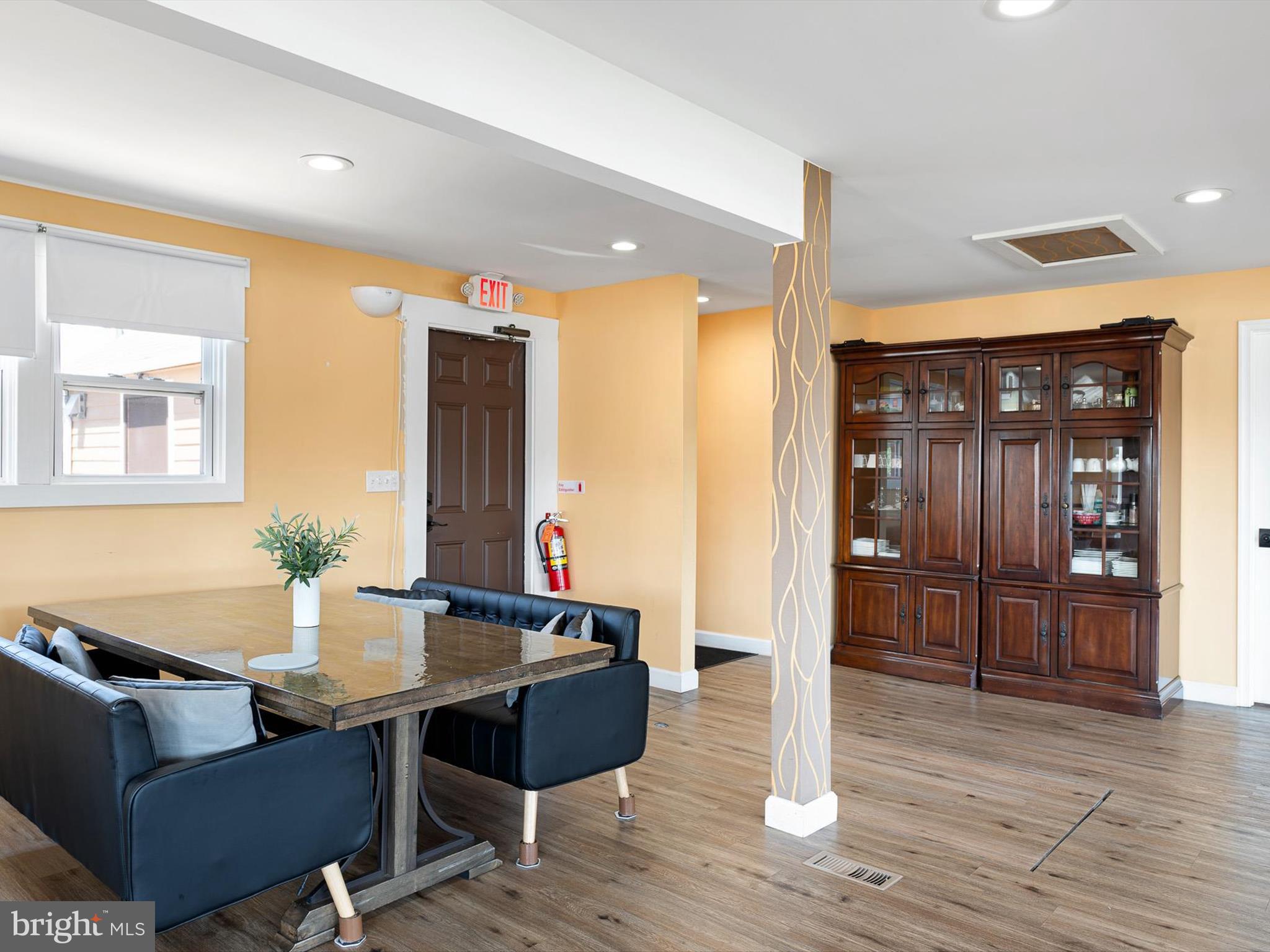 EAST LAKE GDNS - Commercial Sale