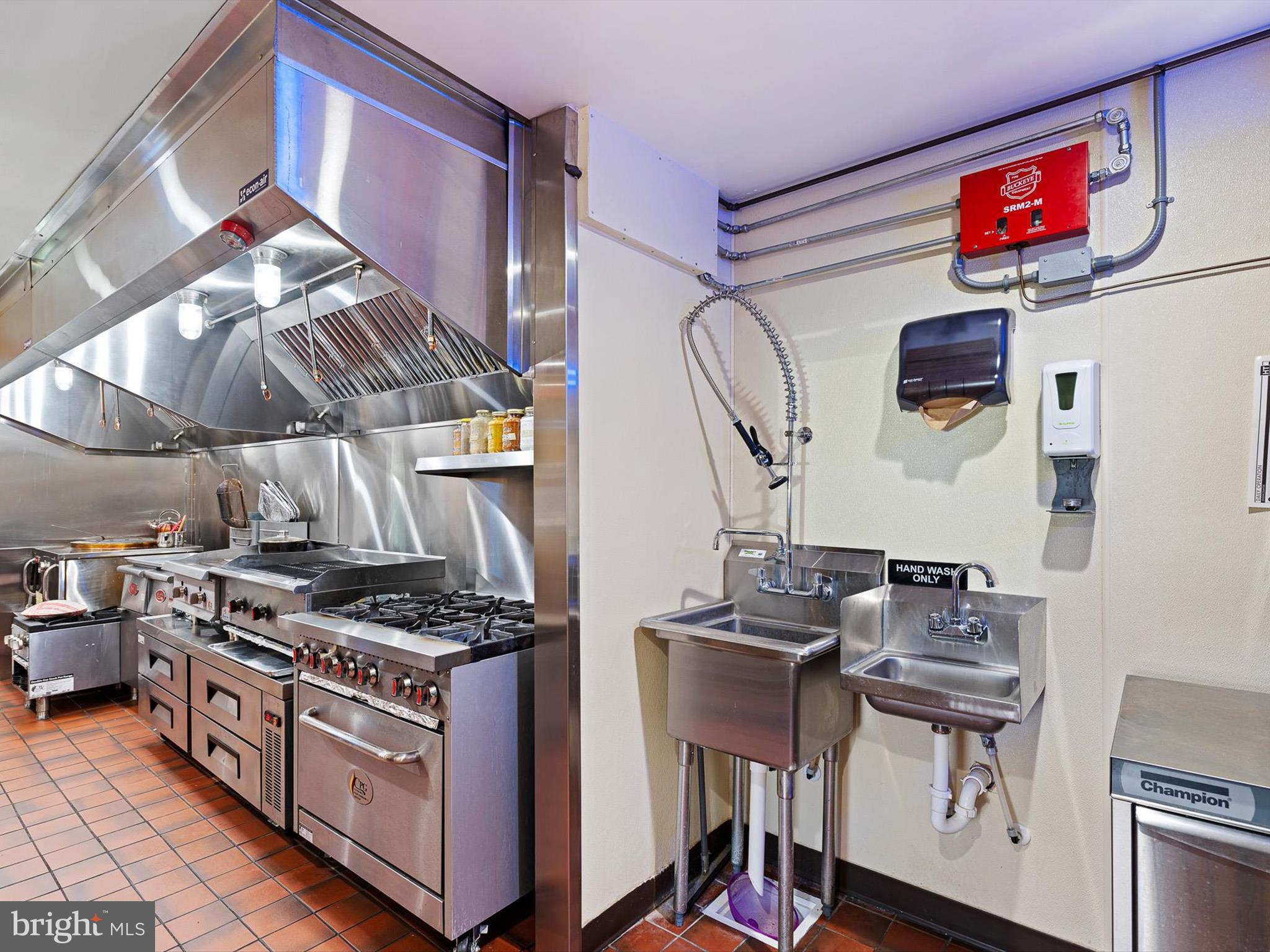 EAST LAKE GDNS - Commercial Sale