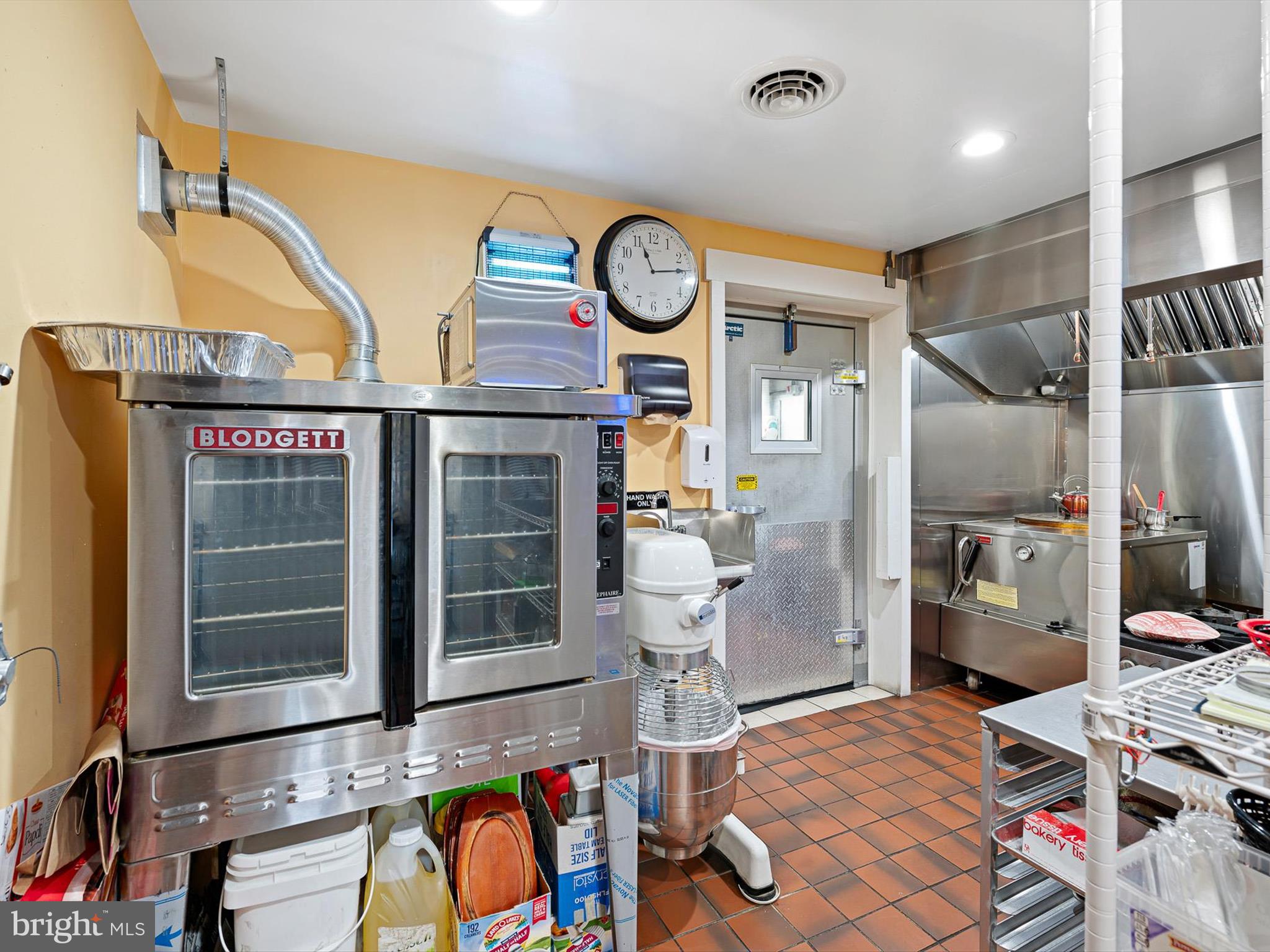 EAST LAKE GDNS - Commercial Sale